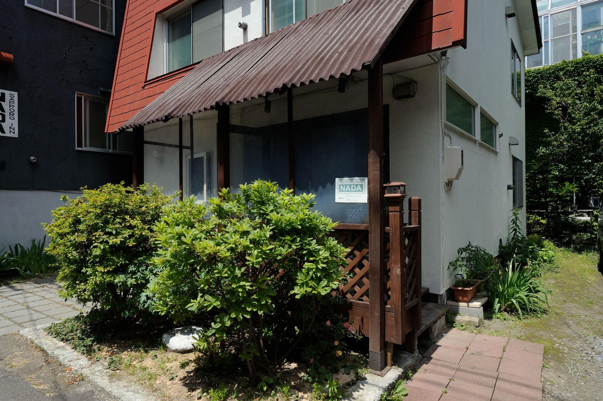 Vista Exterior Sapporo Inn NADA - Hostel