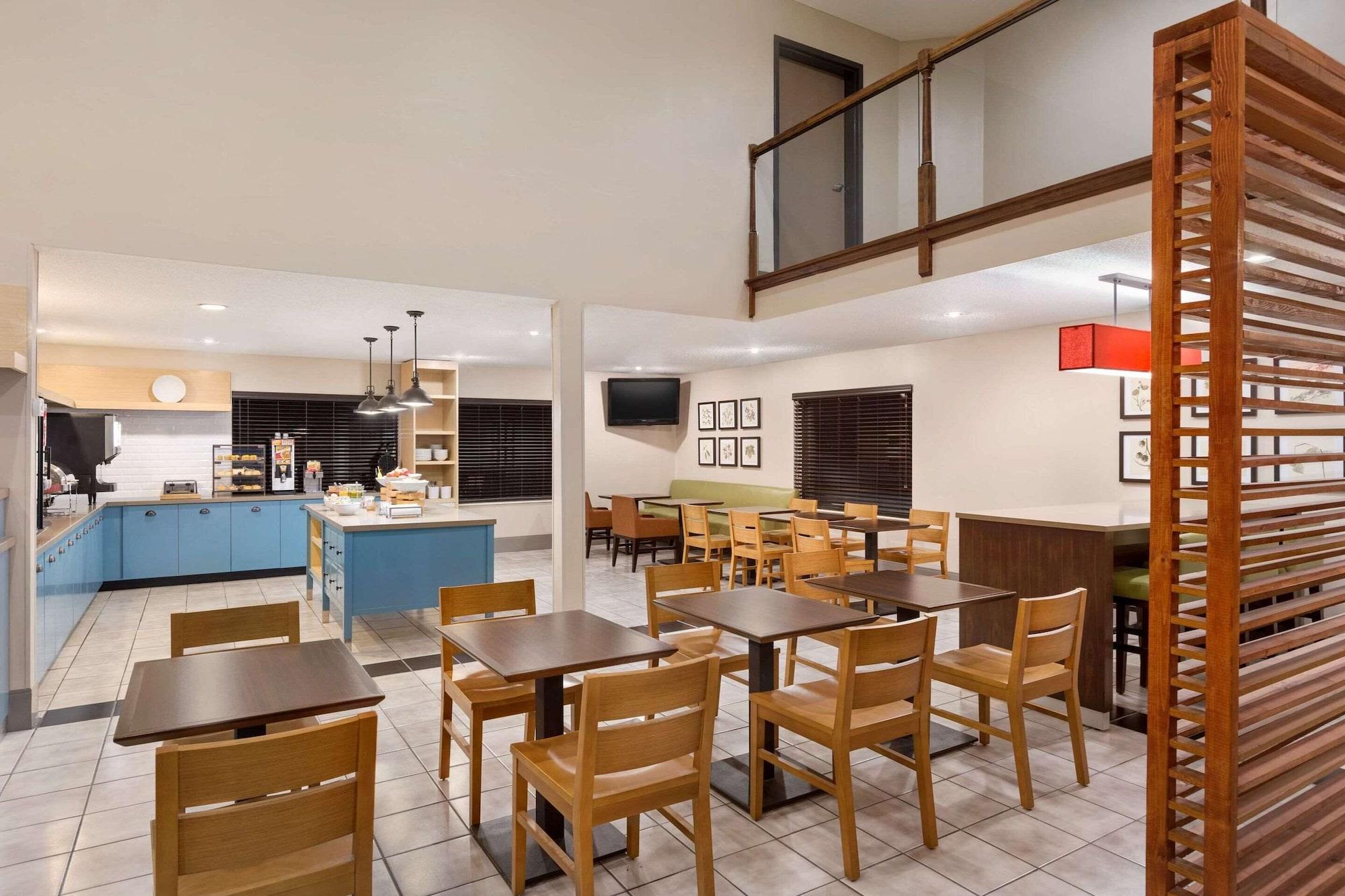 Restaurant Country Inn & Suites by Radisson, Dahlgren-King George, VA