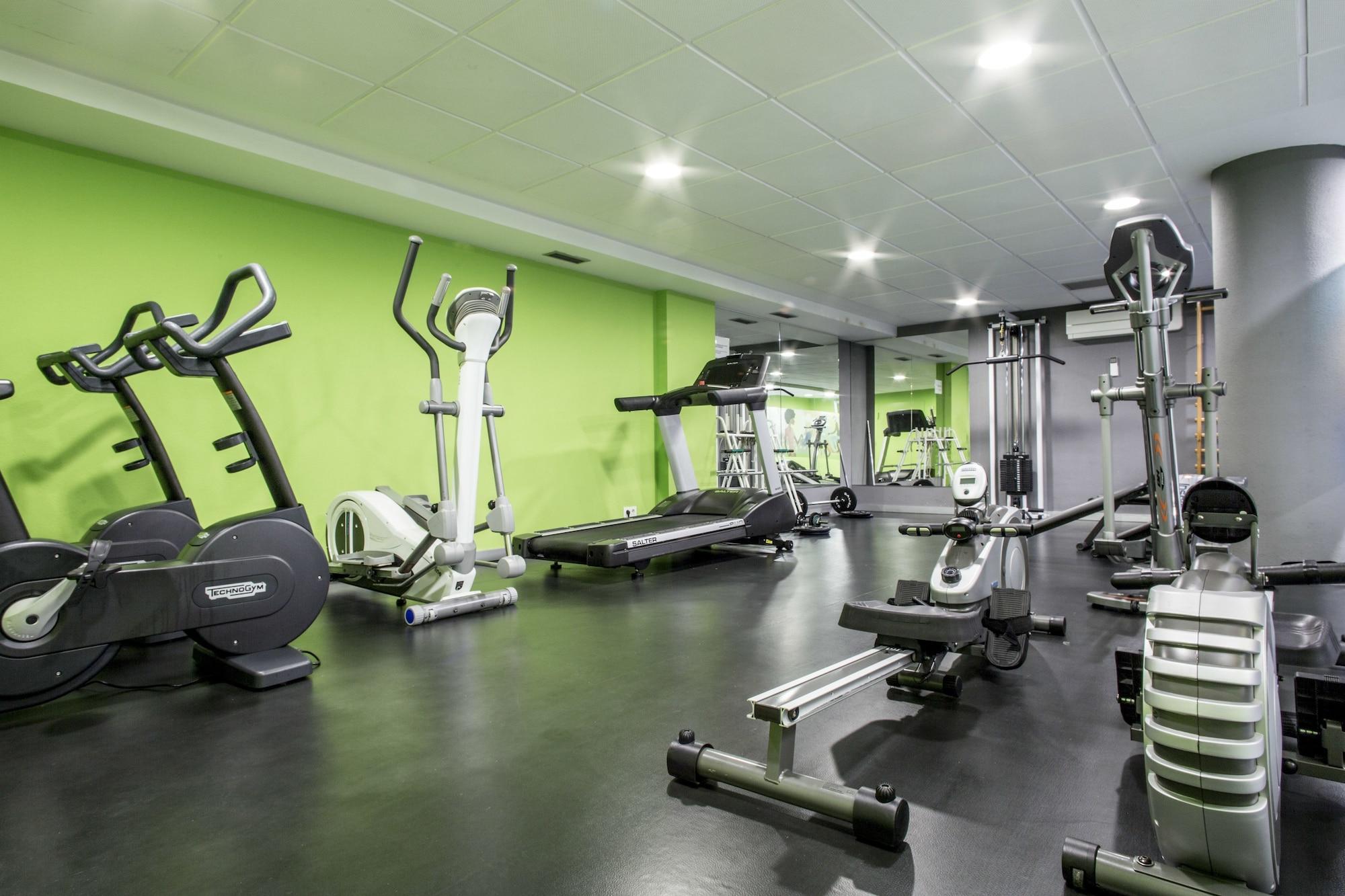 Gimnasio Residencia Universitaria Resa Blas de Otero