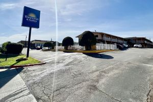 Alojamiento - Days Inn & Suites by Wyndham Arlington Near Six Flags