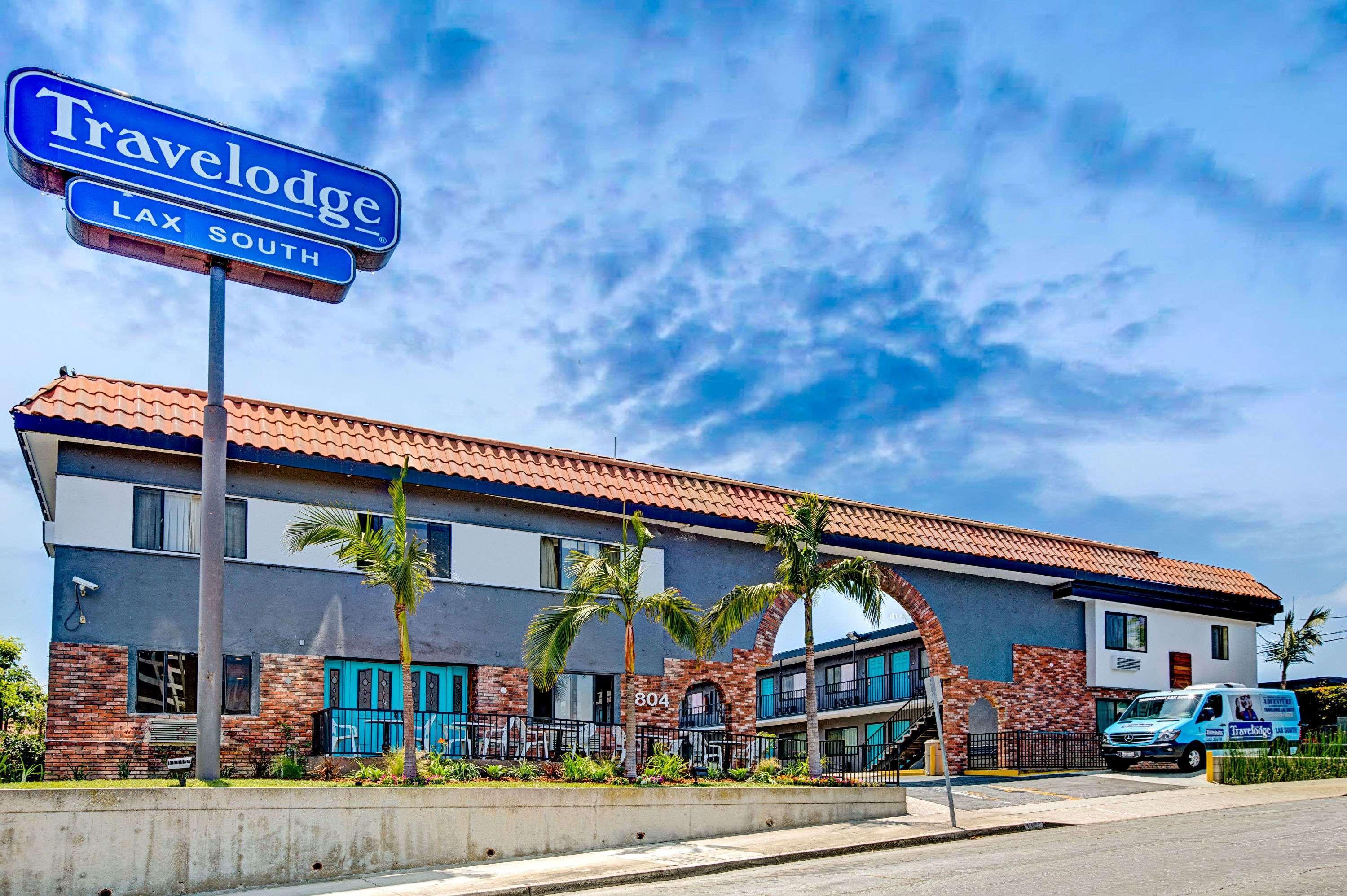 Vista Exterior Travelodge by Wyndham LAX