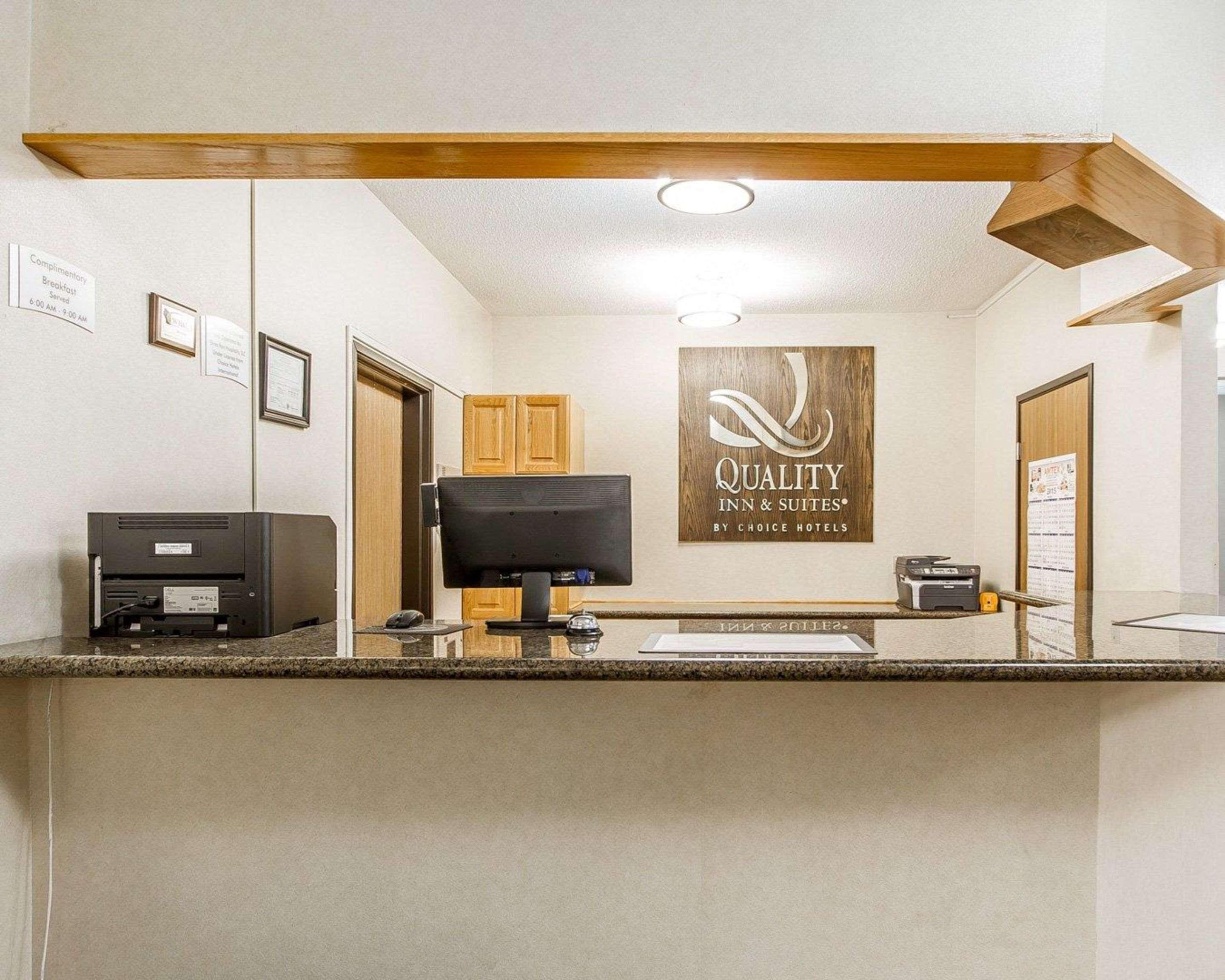 Vista Lobby Quality Inn & Suites