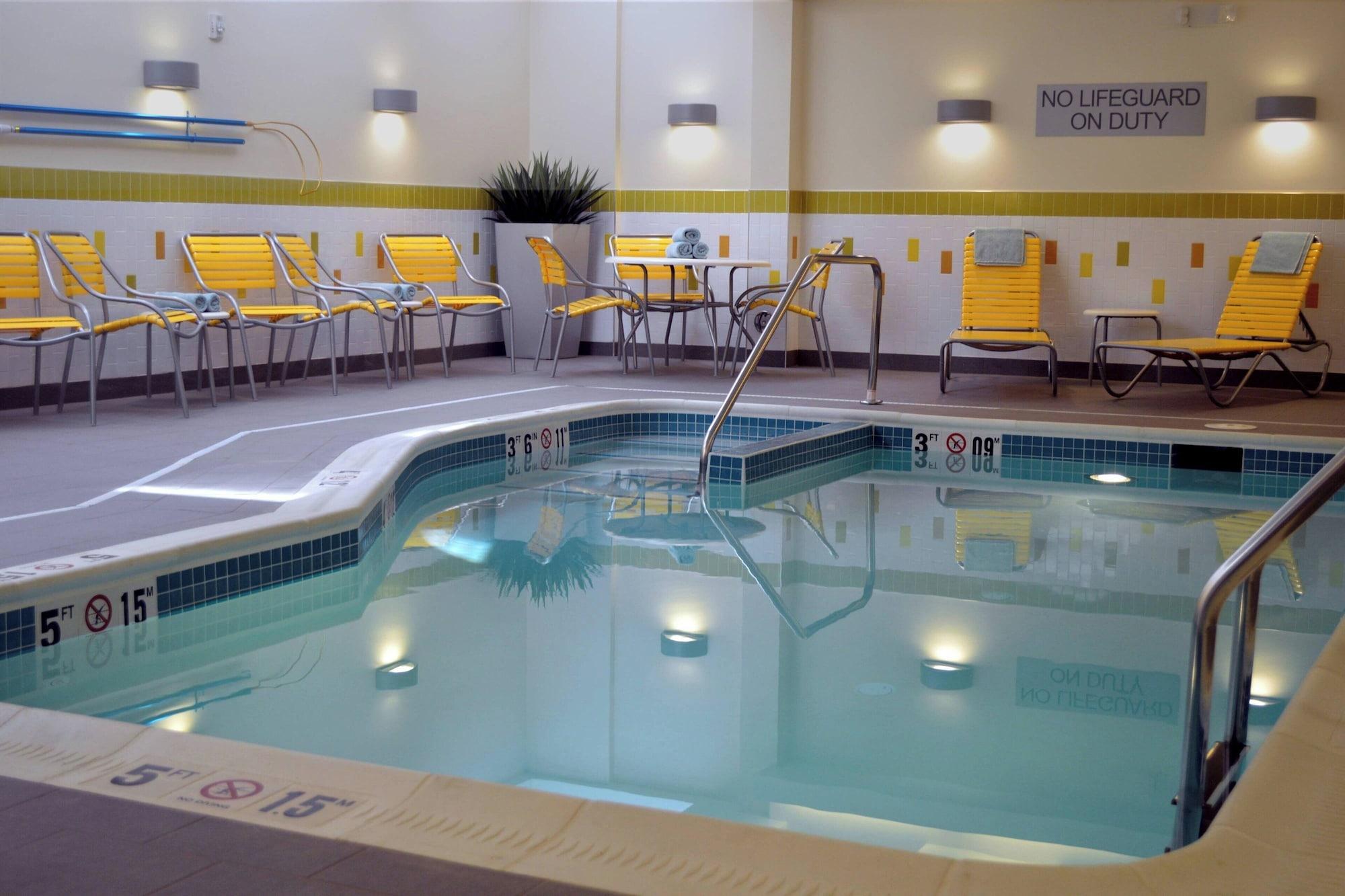 Vista Piscina Fairfield Inn & Suites by Marriott Quantico Stafford