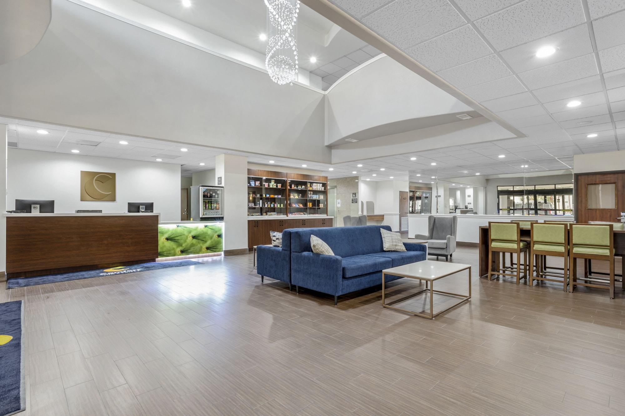 Vista Lobby Comfort Suites Houston NW - Vintage Park