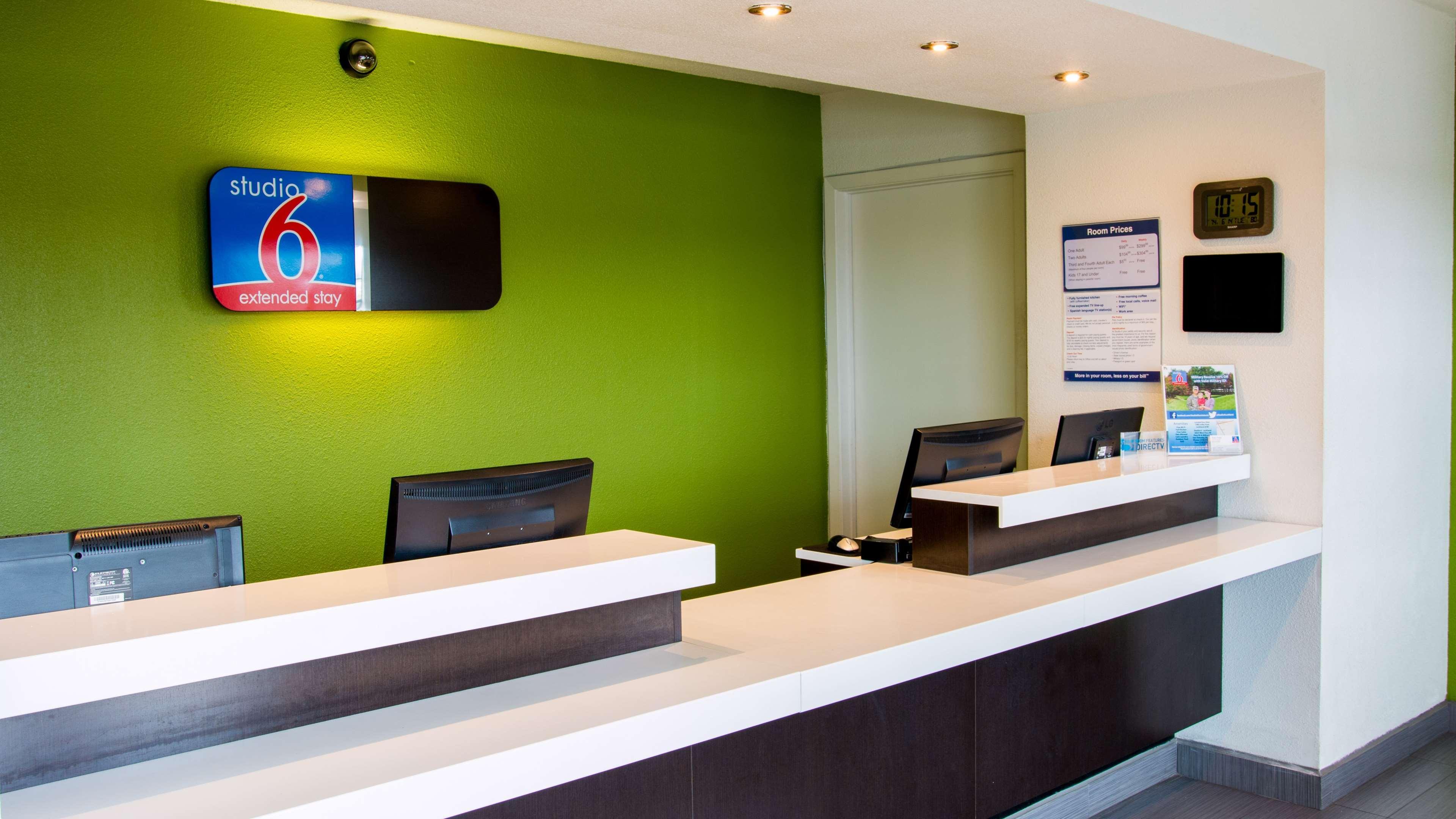 Vista Lobby Studio 6 San Antonio, TX - Lackland AFB