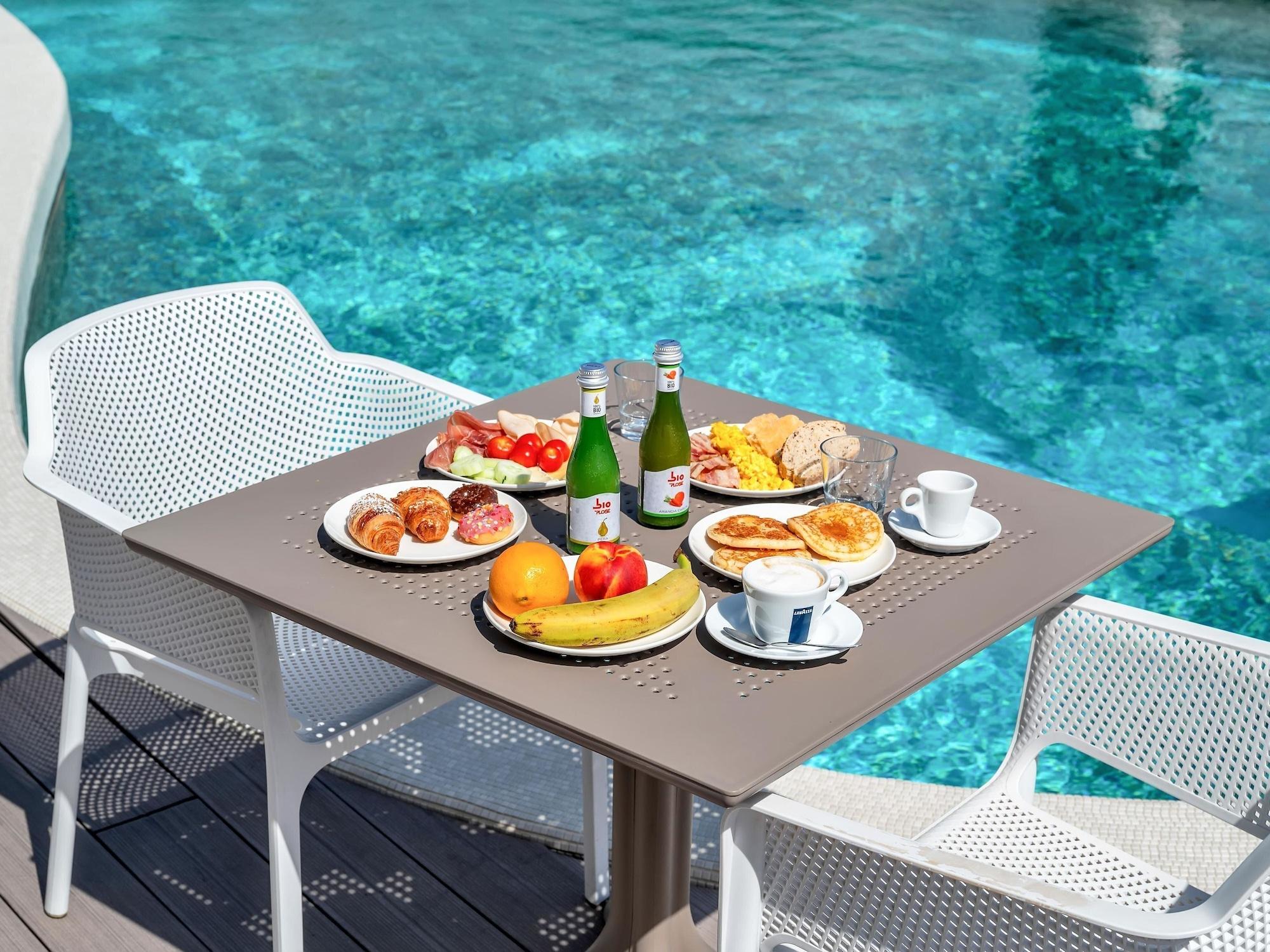 Vista Piscina B&B Hotels Park Hotel Suisse Santa Margherita Ligure