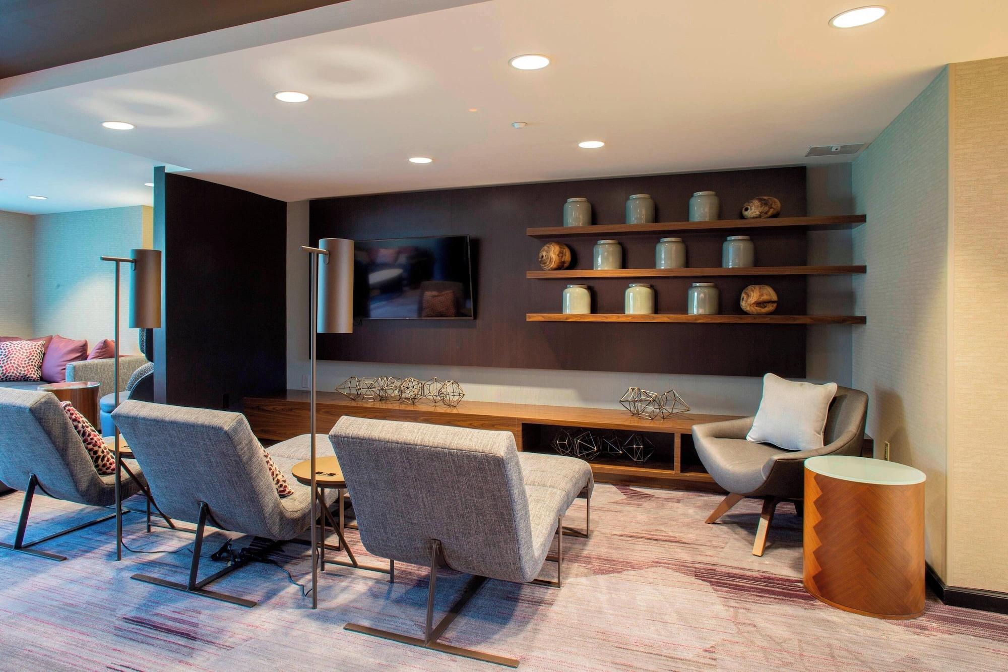 Bar/Salón Courtyard by Marriott New York Queens/Fresh Meadows