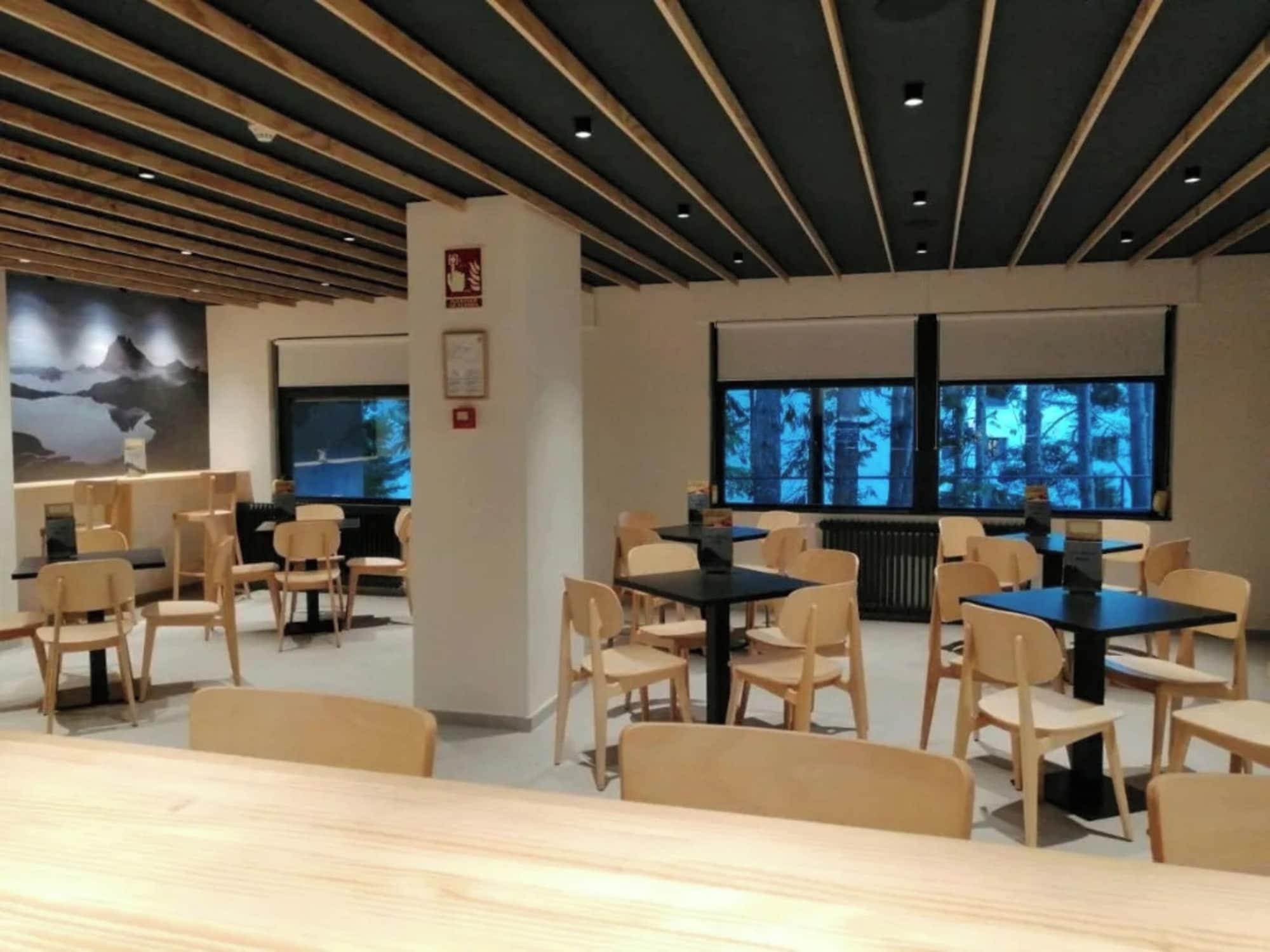 Bar/Salón Apartamentos Midi 3000