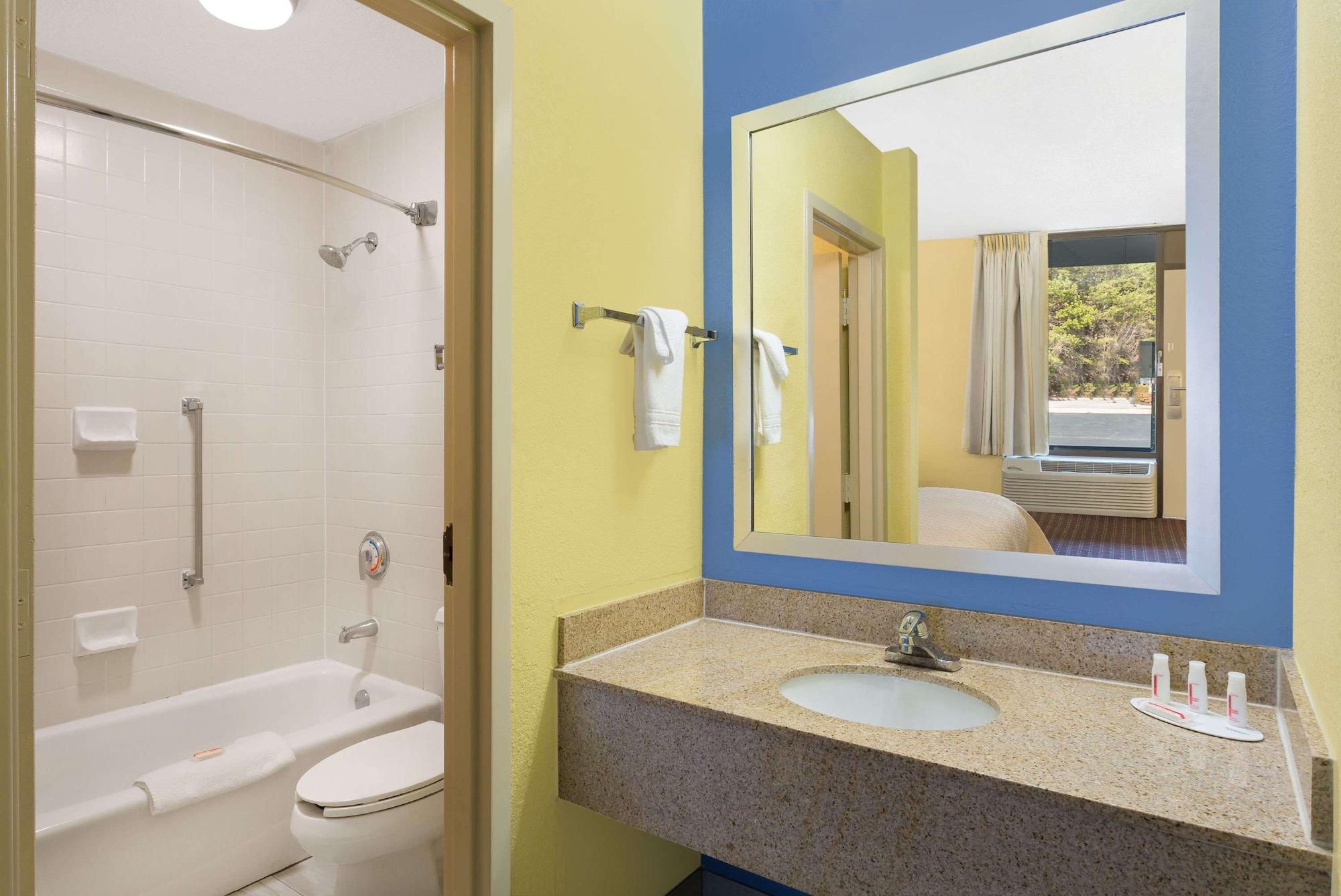 Equipamiento de Habitación Days Inn by Wyndham Mocksville