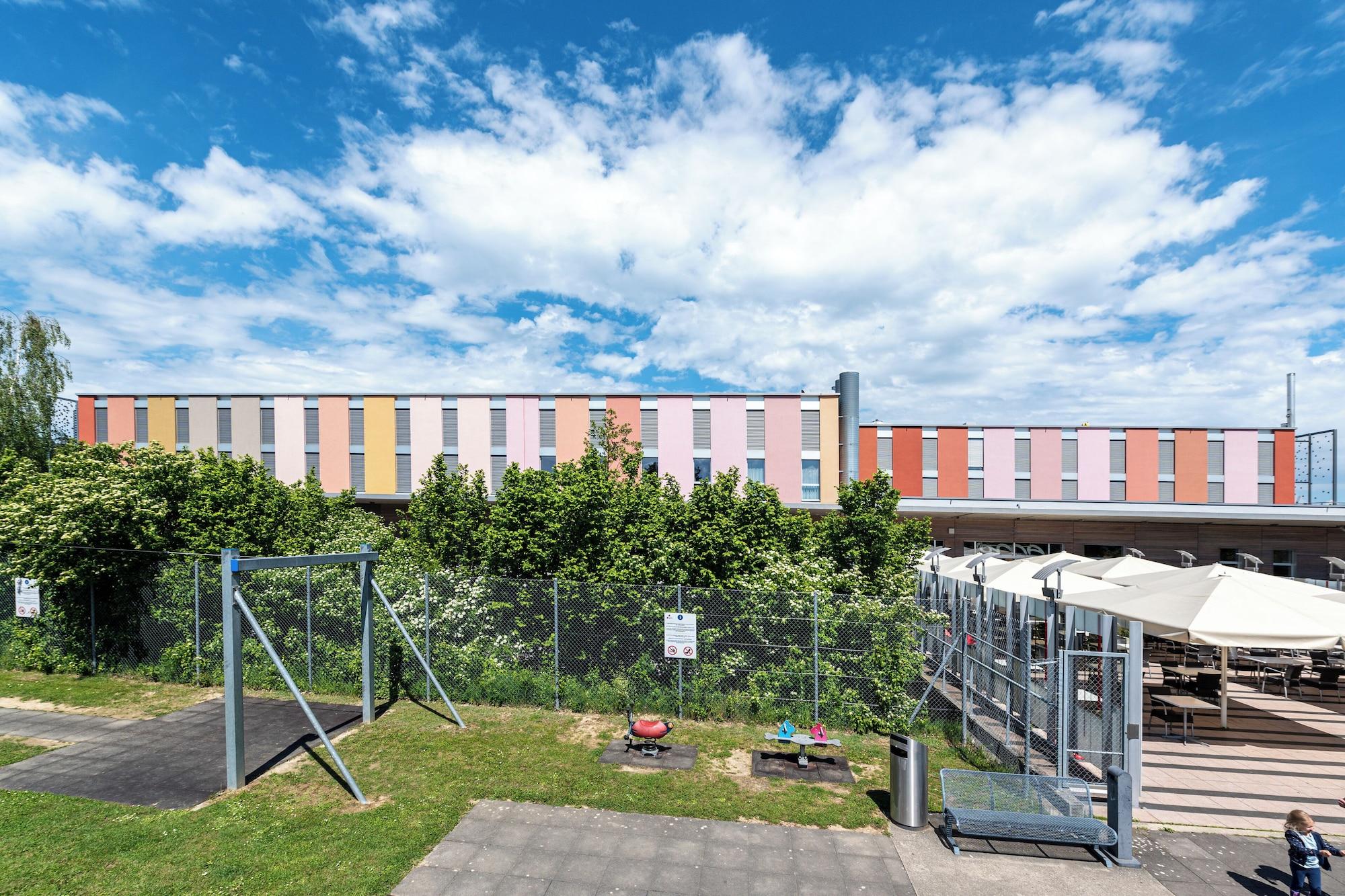 Vista Exterior B&B Hotel Lully 3 Lakes