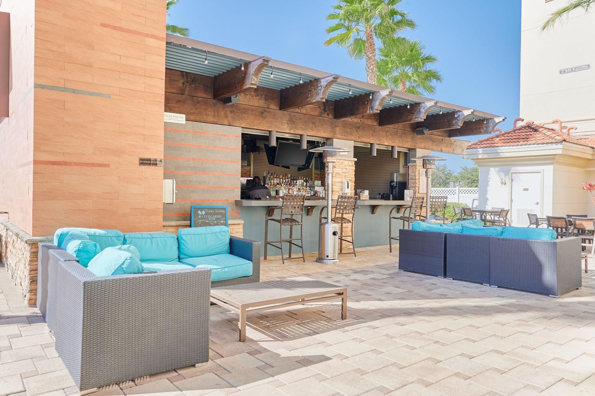 Bar/Salón Sonder at The Point