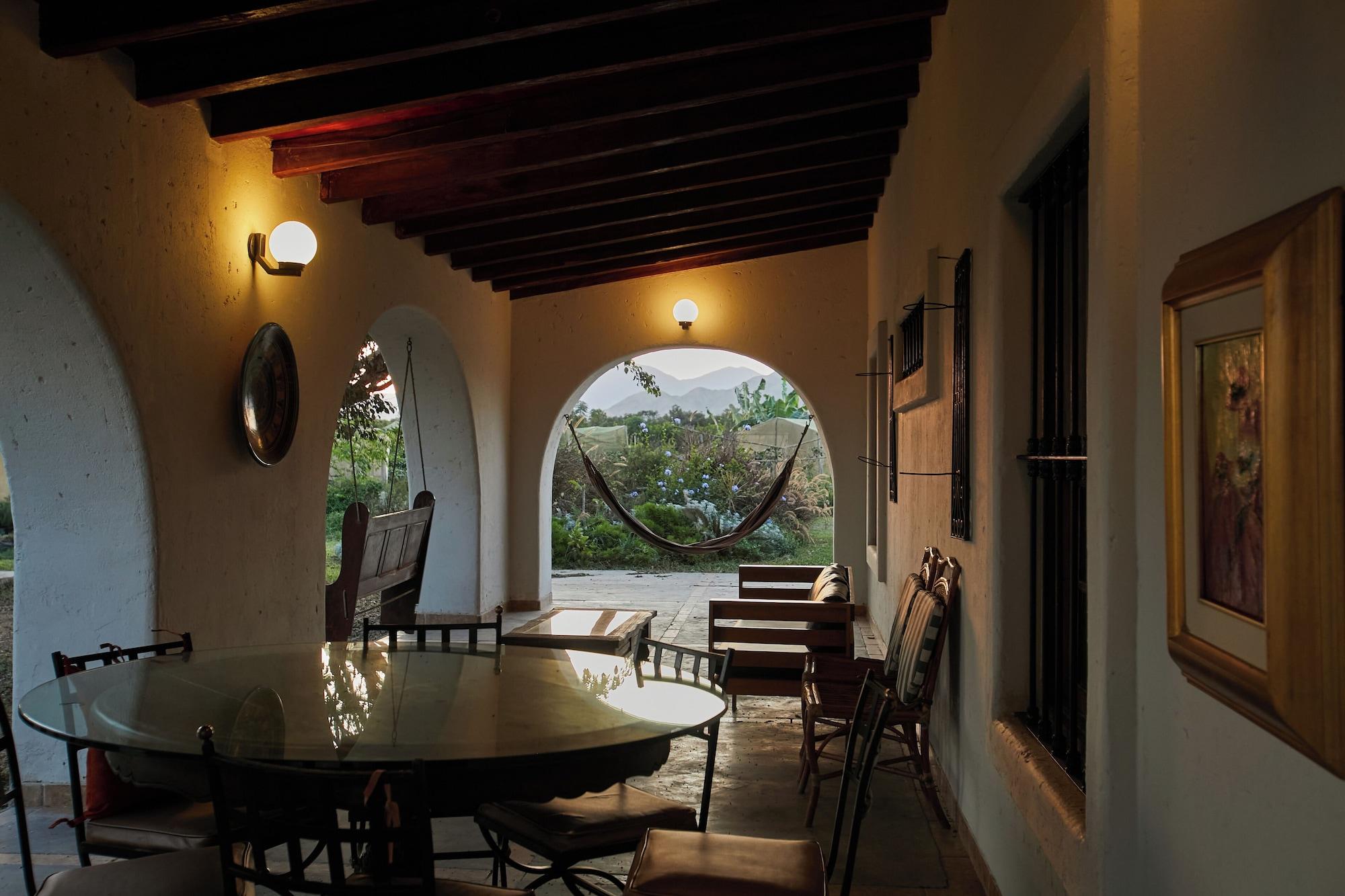 Restaurant Nature Retreat 4BR with Pool in Cañete