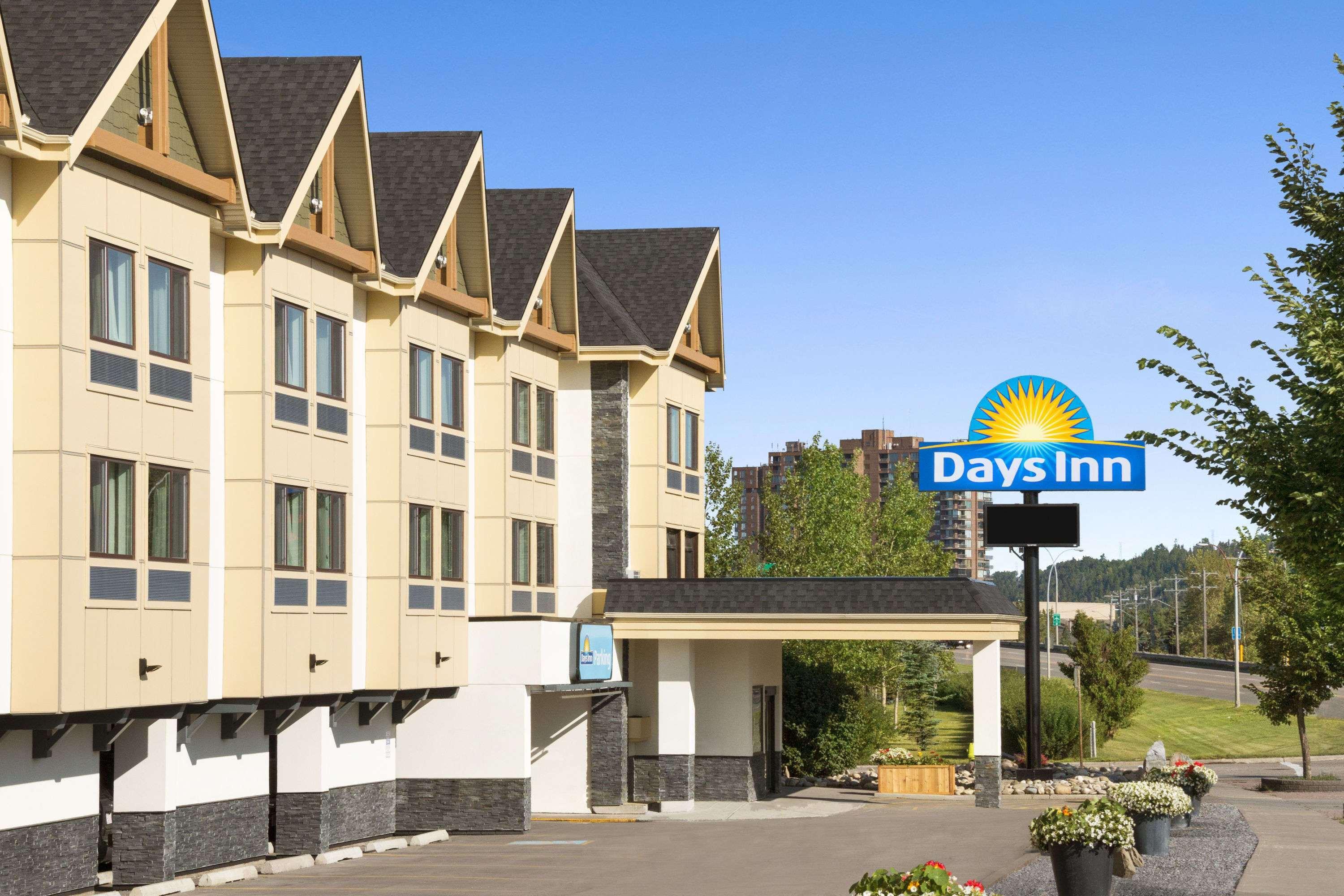 Vista Exterior Days Inn by Wyndham Calgary Northwest