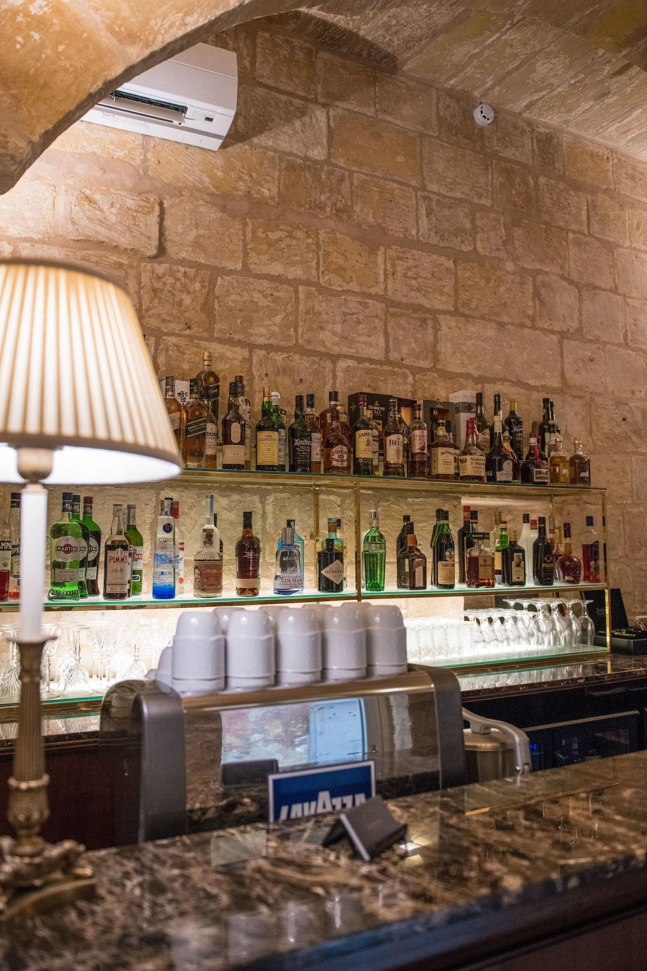 Bar/Salón Palais Le Brun