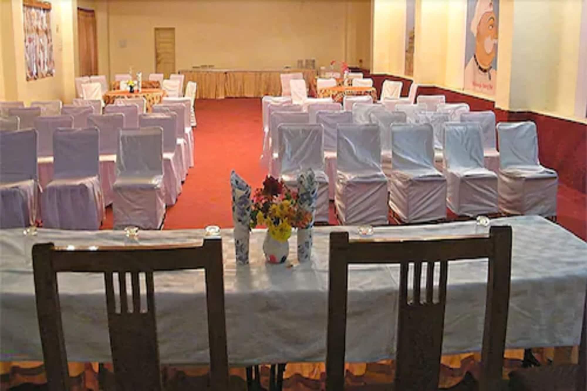 Sala de Reuniones The New Swaraj Resort