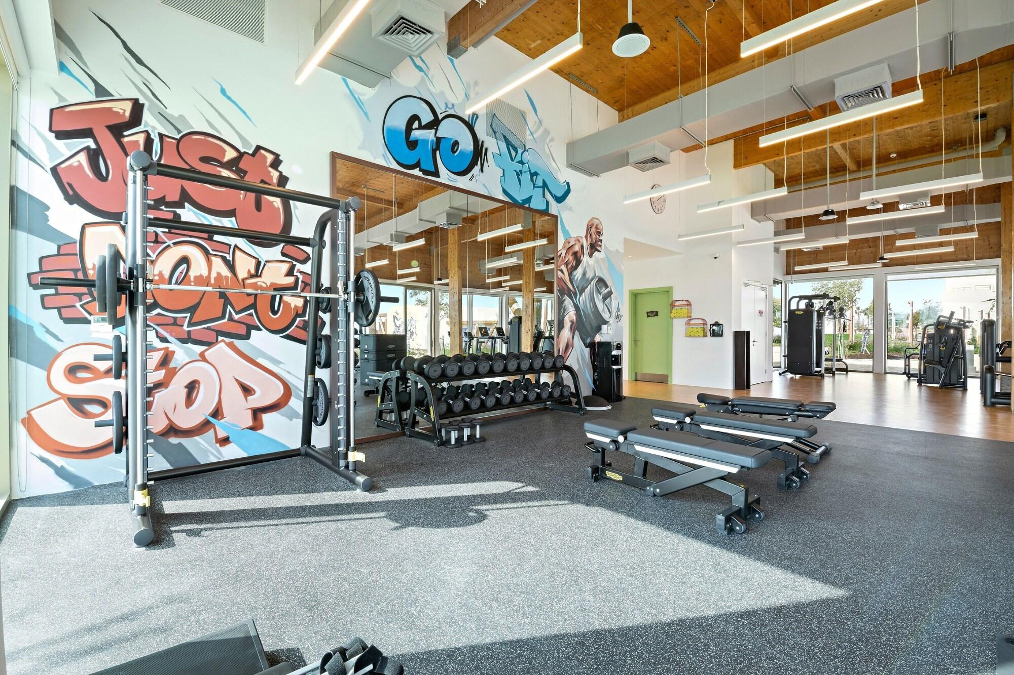 Gimnasio Fuwairit Kite Beach, Tapestry Collection By Hilton