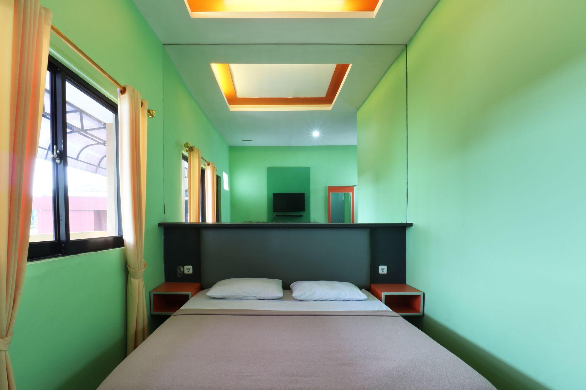 Equipamiento de Habitación Jambrut Inn