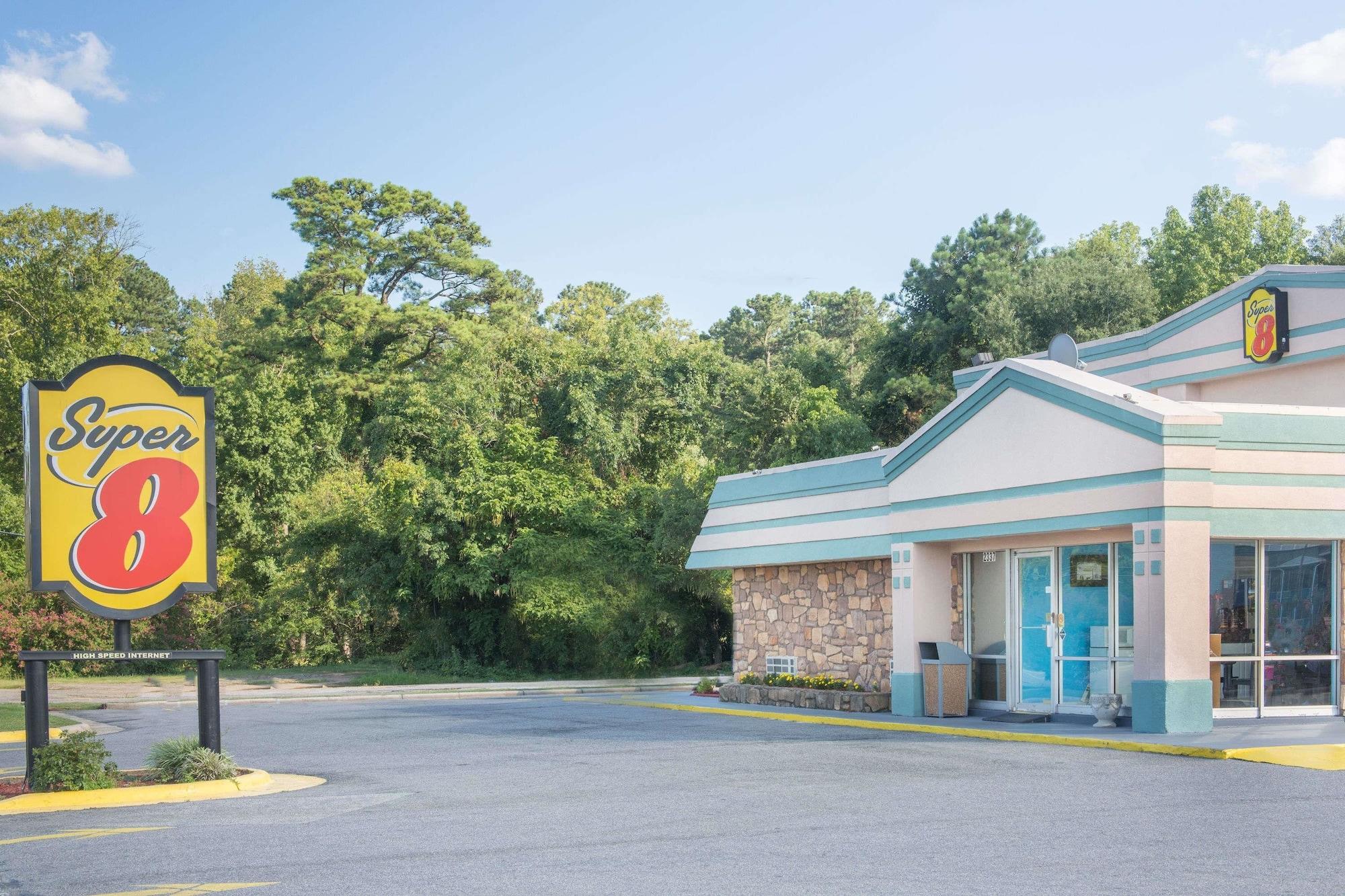 Varios Super 8 by Wyndham Durham/University Area NC
