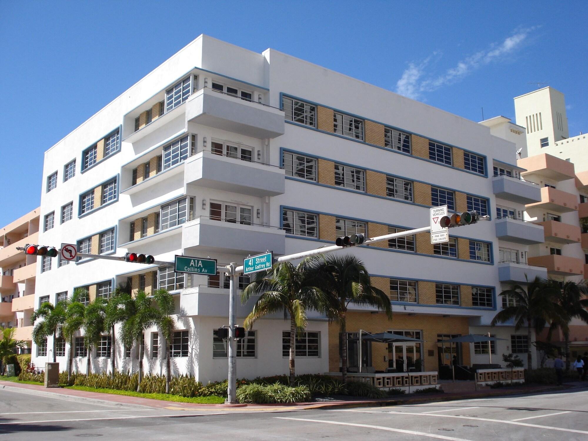 Varios Westover Arms Hotel