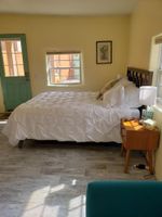 Alquiler Vacacional - "Hummingbird Haven" MidCentury Modern Casita near Santa Fe Plaza