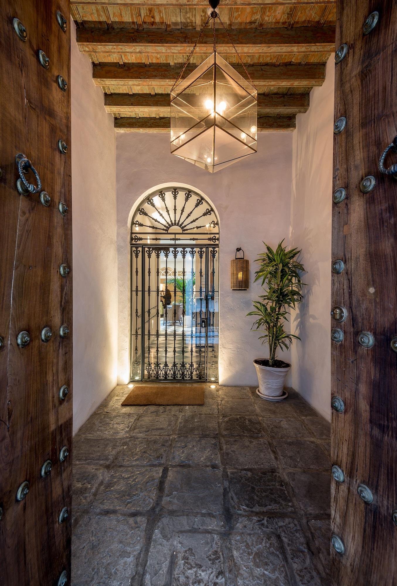 Vista Exterior Hotel Boutique Corral del Rey by ALUZ Collection