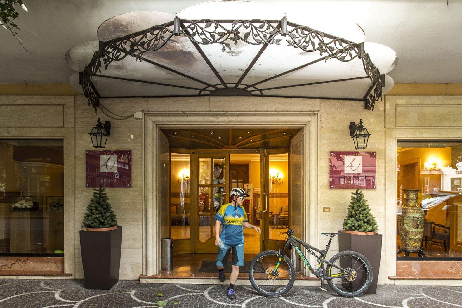 Vista Exterior Ambasciatori Place Hotel
