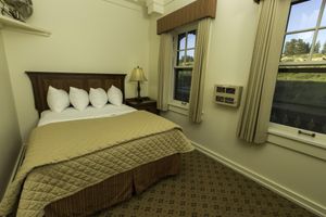 Alojamiento - Many Glacier Hotel - Inside the Park