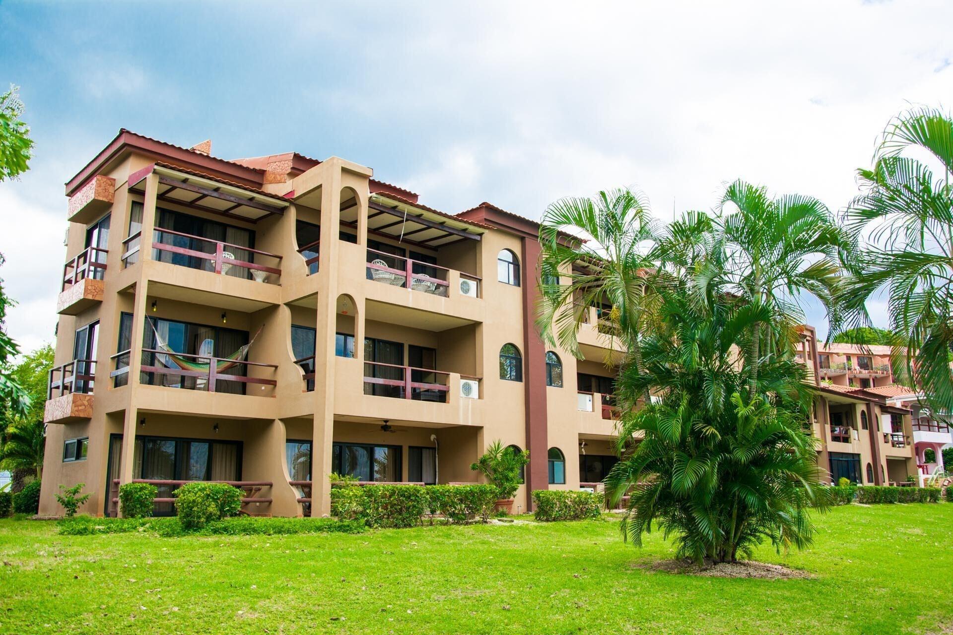 Vista Exterior Spectacular - spacious unit in Flamingo in front of the beach
