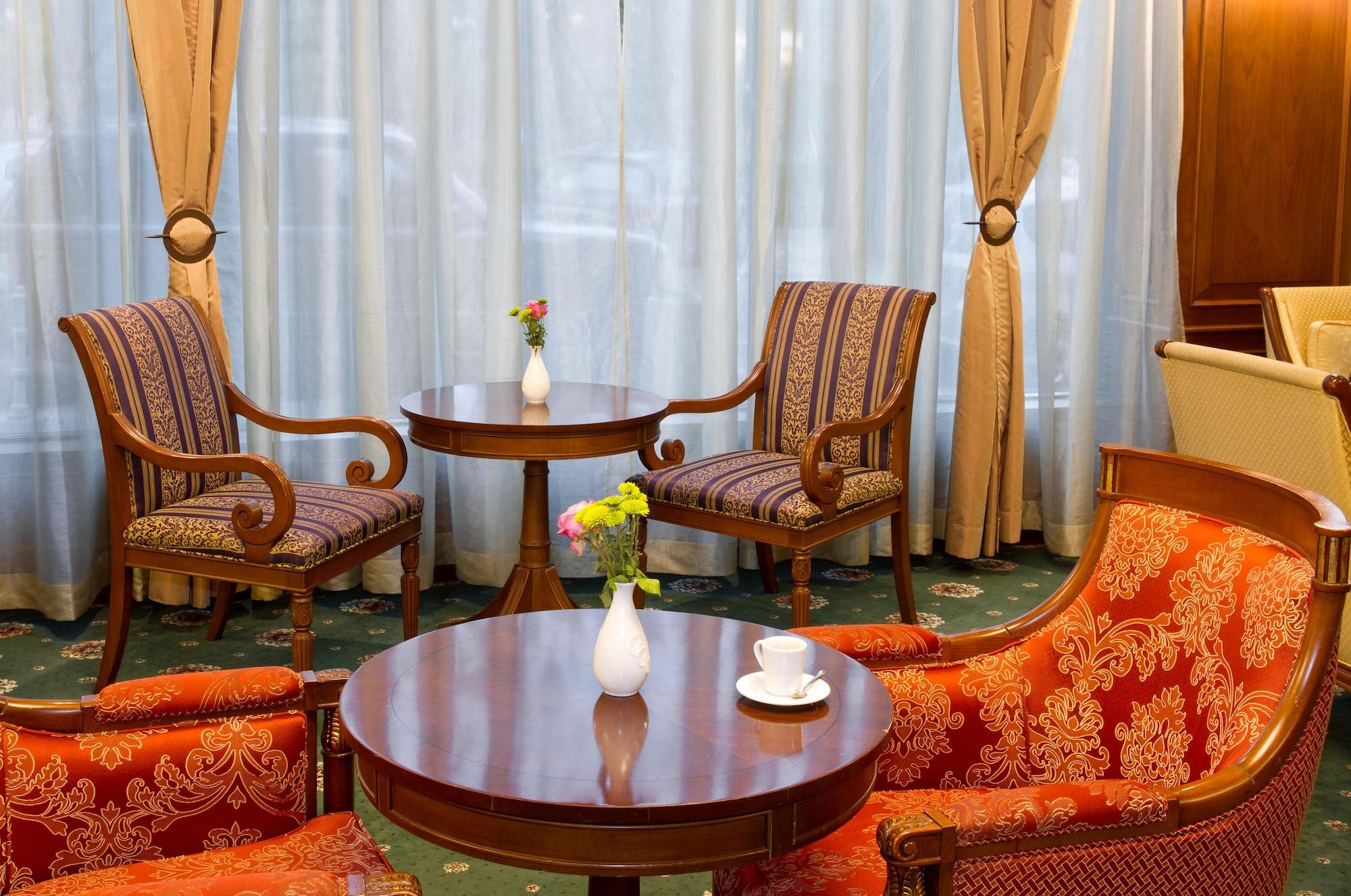 Vista Lobby Crystal Palace Boutique Hotel