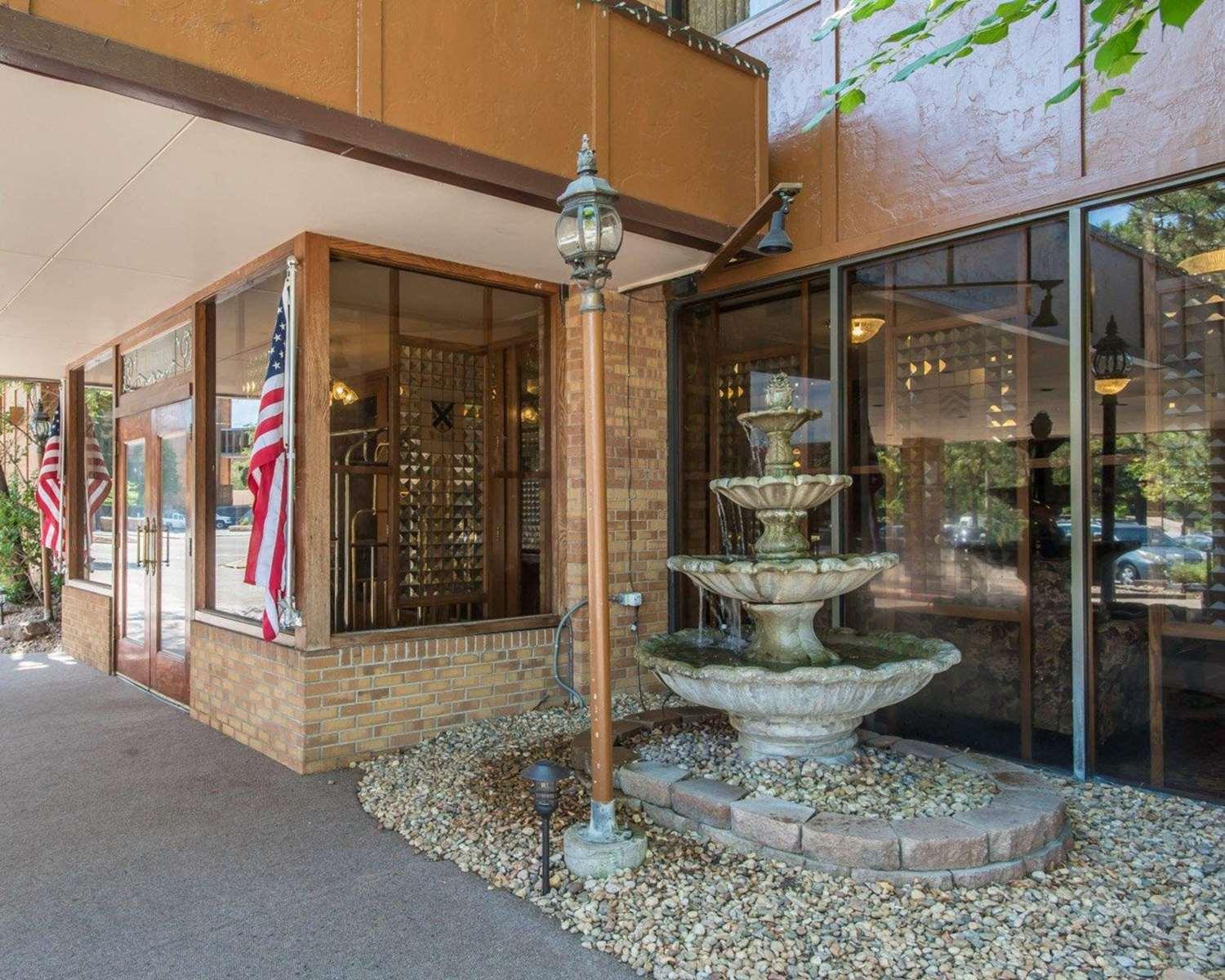 Vista Exterior The Boulder Broker