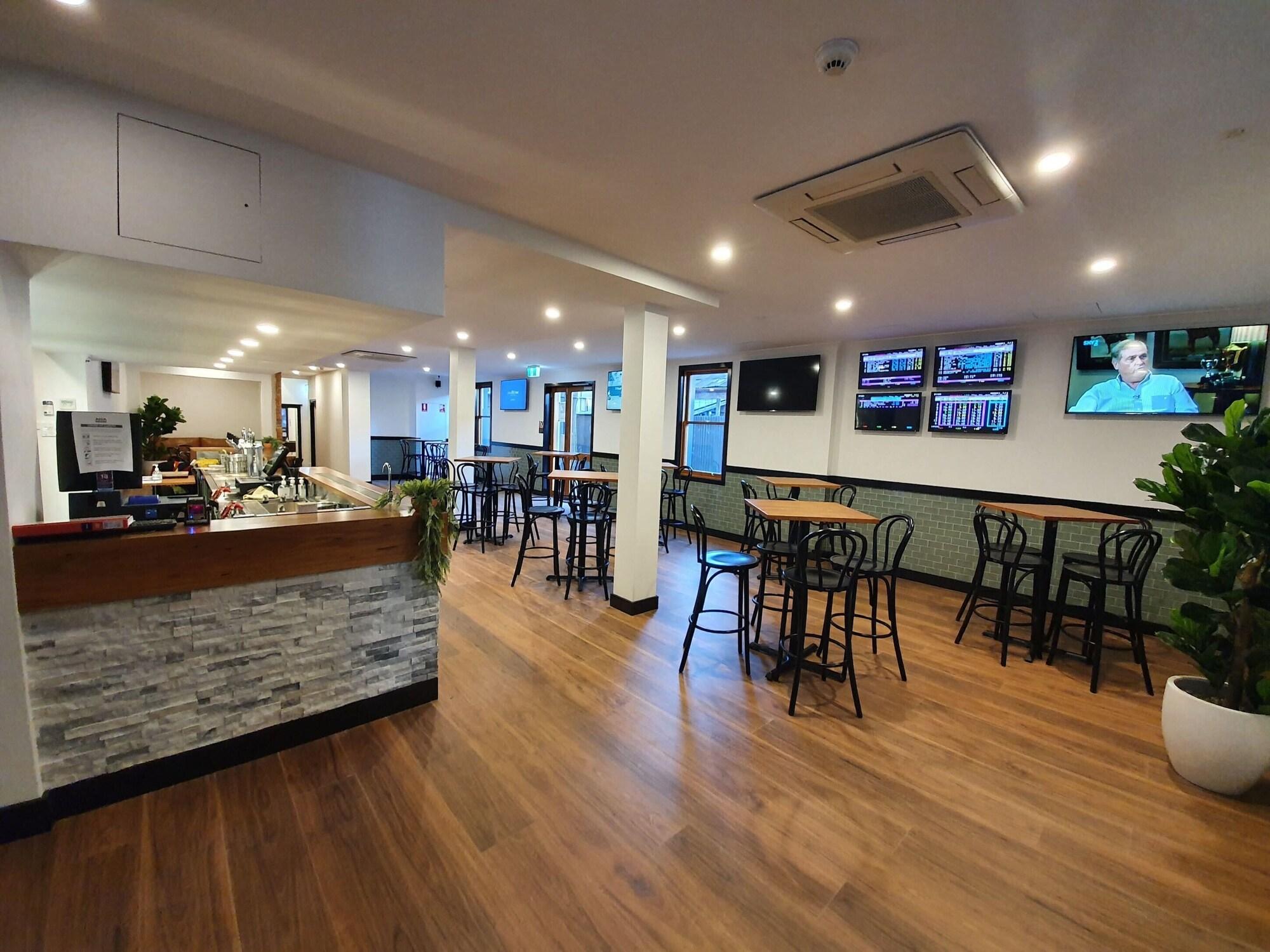 Vista Lobby Empire Hotel Goulburn