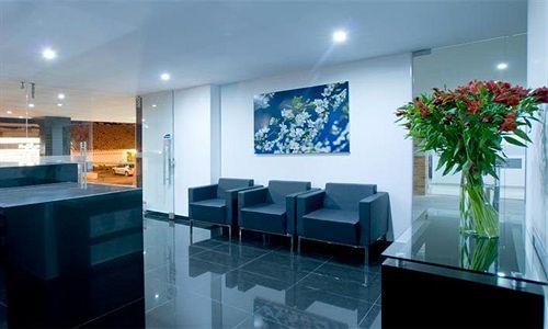 Vista Lobby 122 Plaza Apartahotel