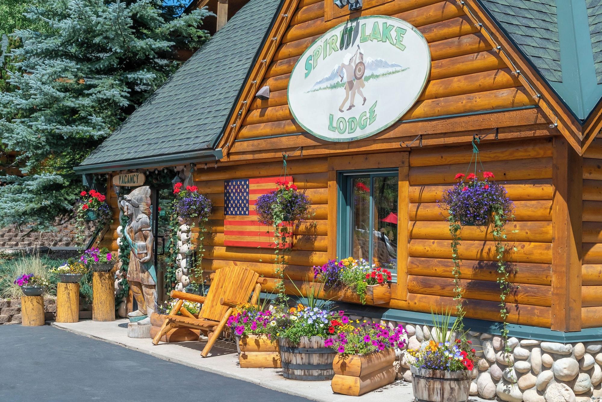 Varios Spirit Lake Lodge