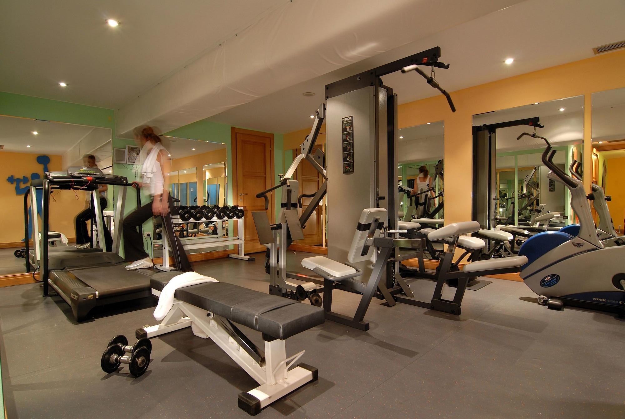 Gimnasio Athenian Callirhoe Hotel
