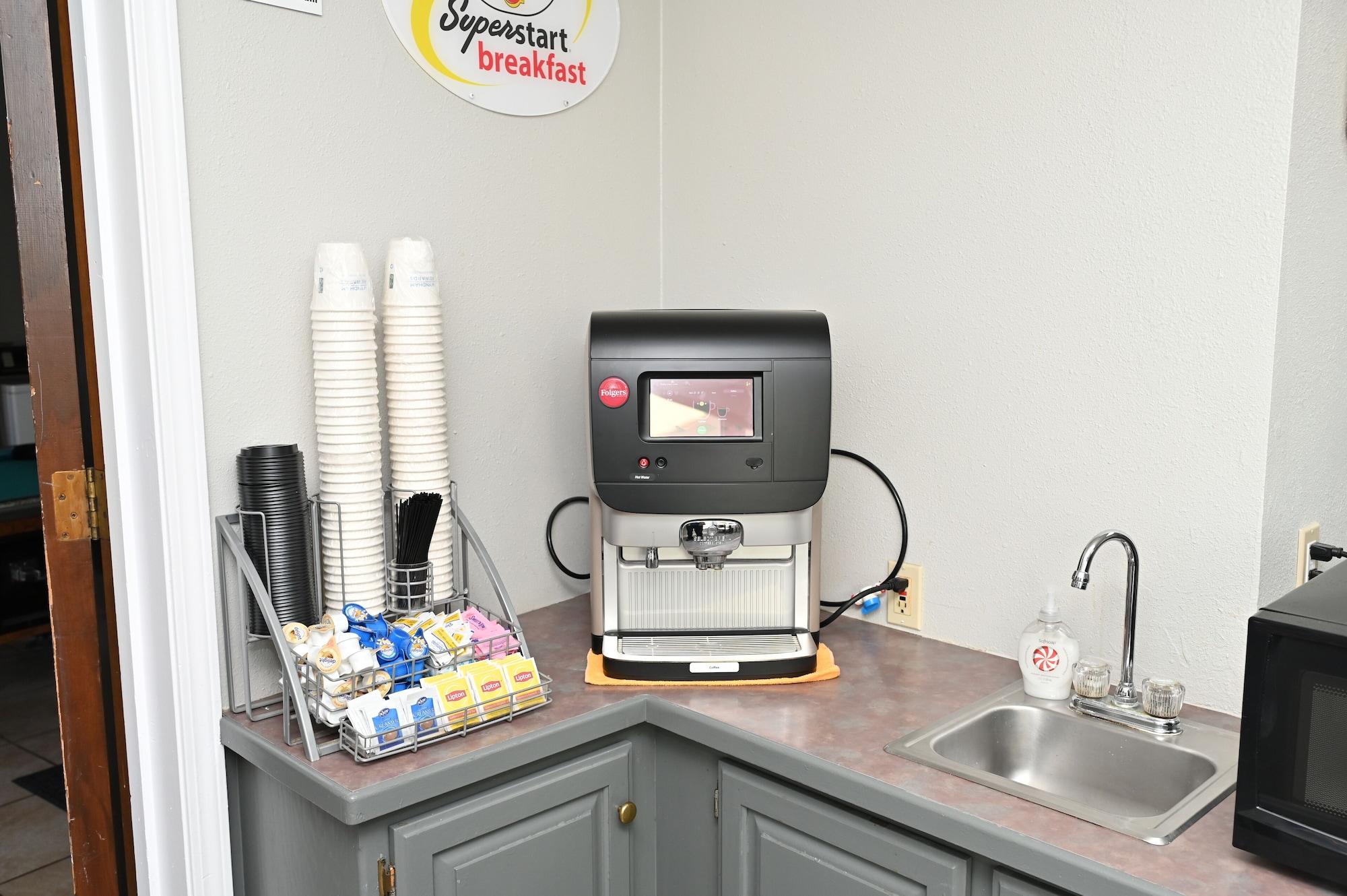 Restaurant Super 8 by Wyndham Higginsville