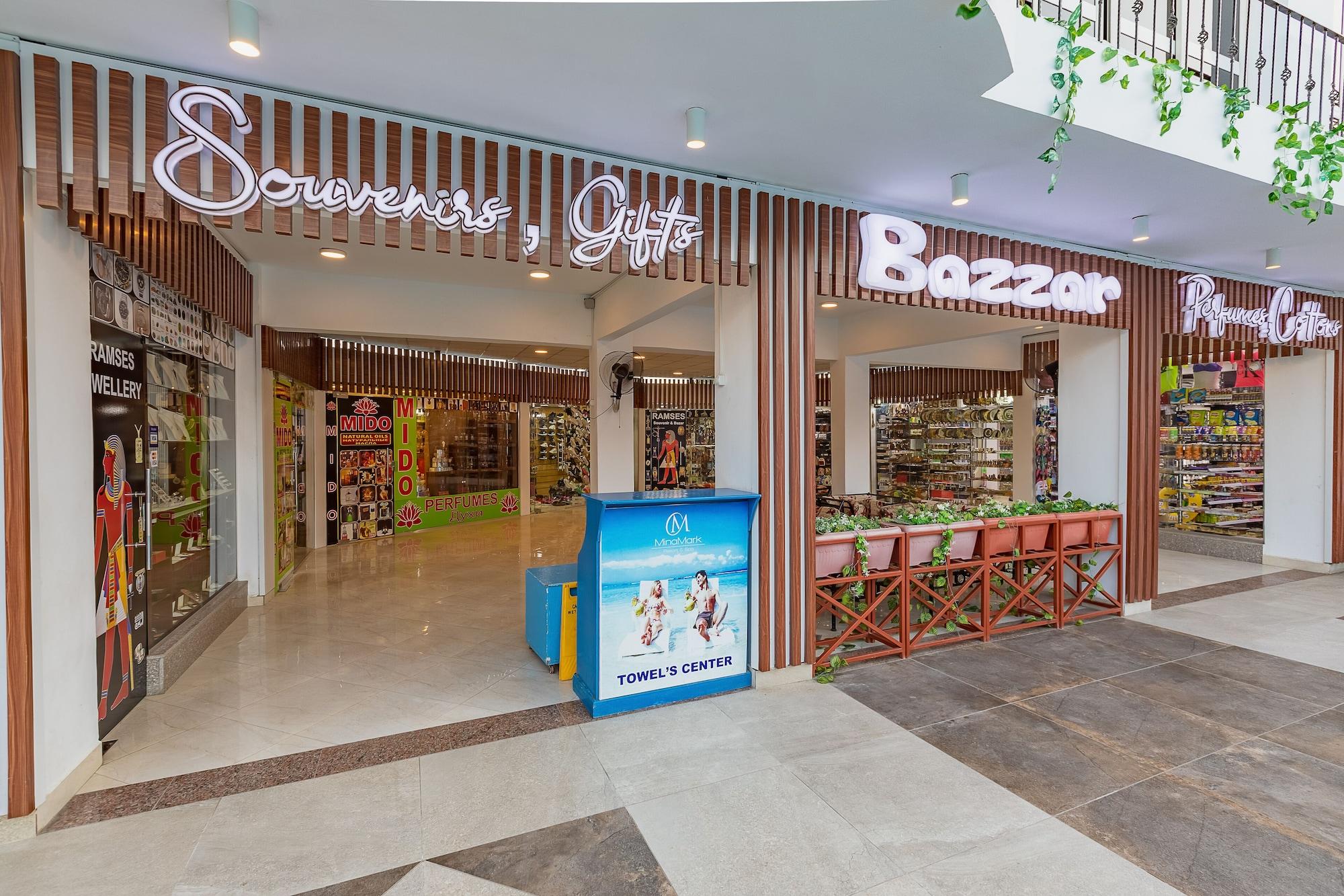 Vista Exterior Minamark Resort & Spa, for families & couples only