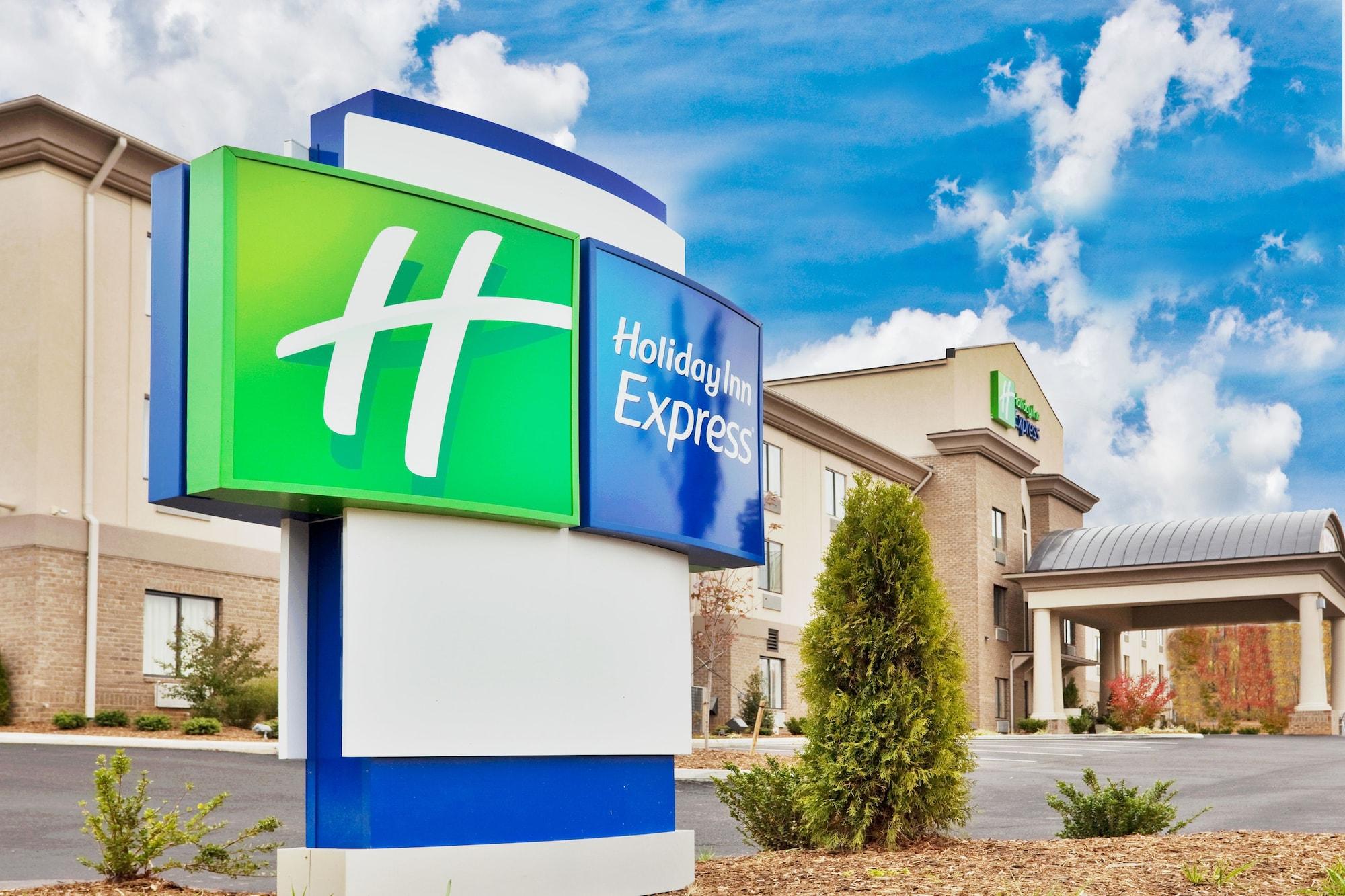 Vista Exterior Holiday Inn Express Troutville by IHG