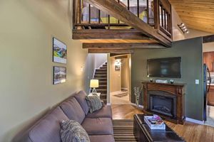 Alquiler Vacacional - Airy Resort Condo < 3 Miles to Whitefish Mountain!