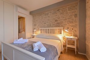 Alquiler Vacacional - Stone house in a quiet location with heated pool, Makarska Riviera, 4 bedrooms