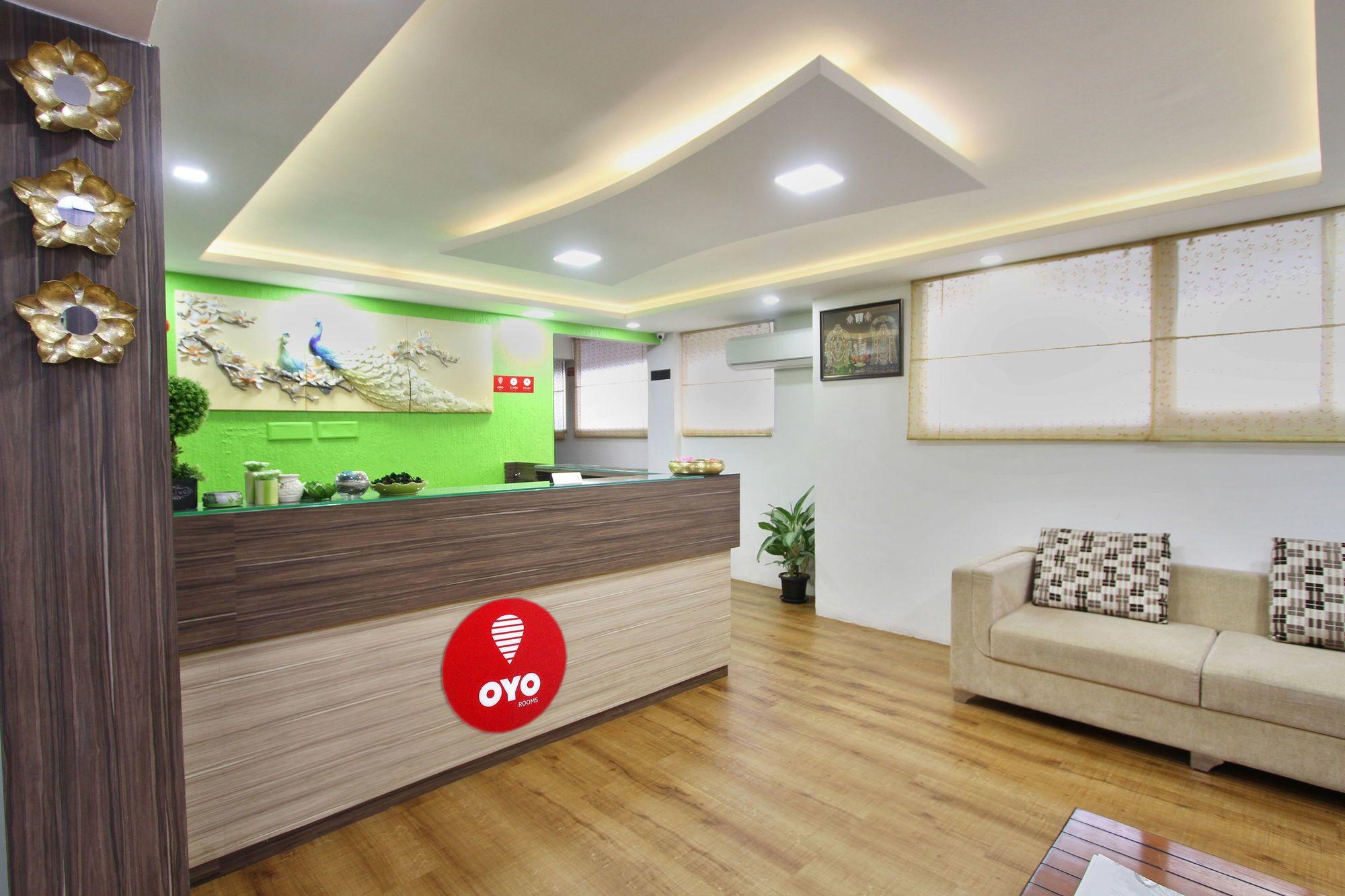 Vista Lobby Capital O 5379 The Roy Grand Inns