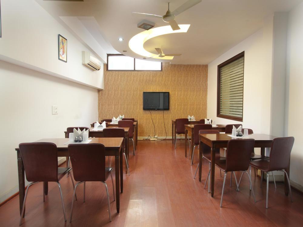 Sala de Reuniones OYO 2216 Hotel Live Inn