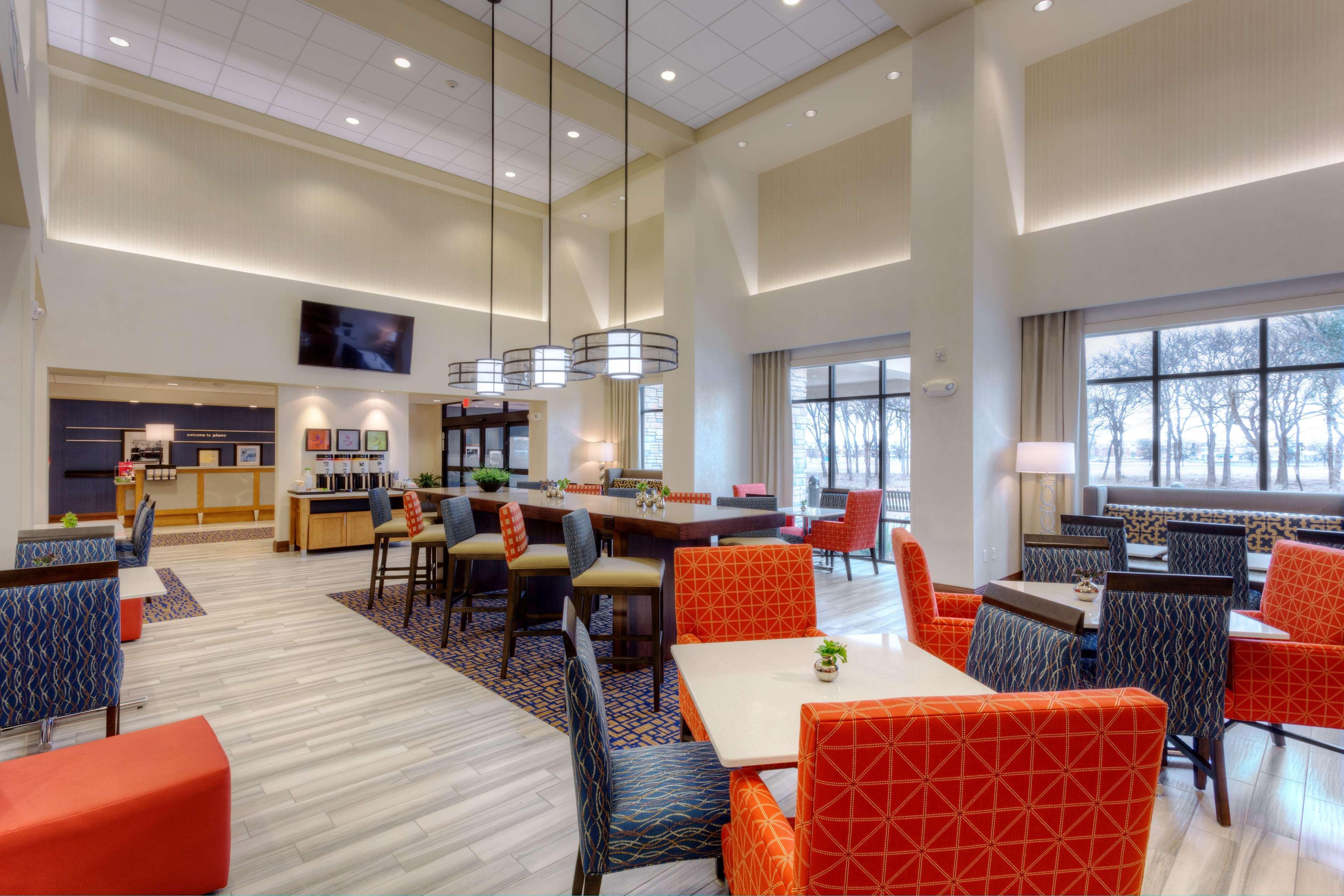Vista Lobby Hampton Inn & Suites Dallas/Plano-East
