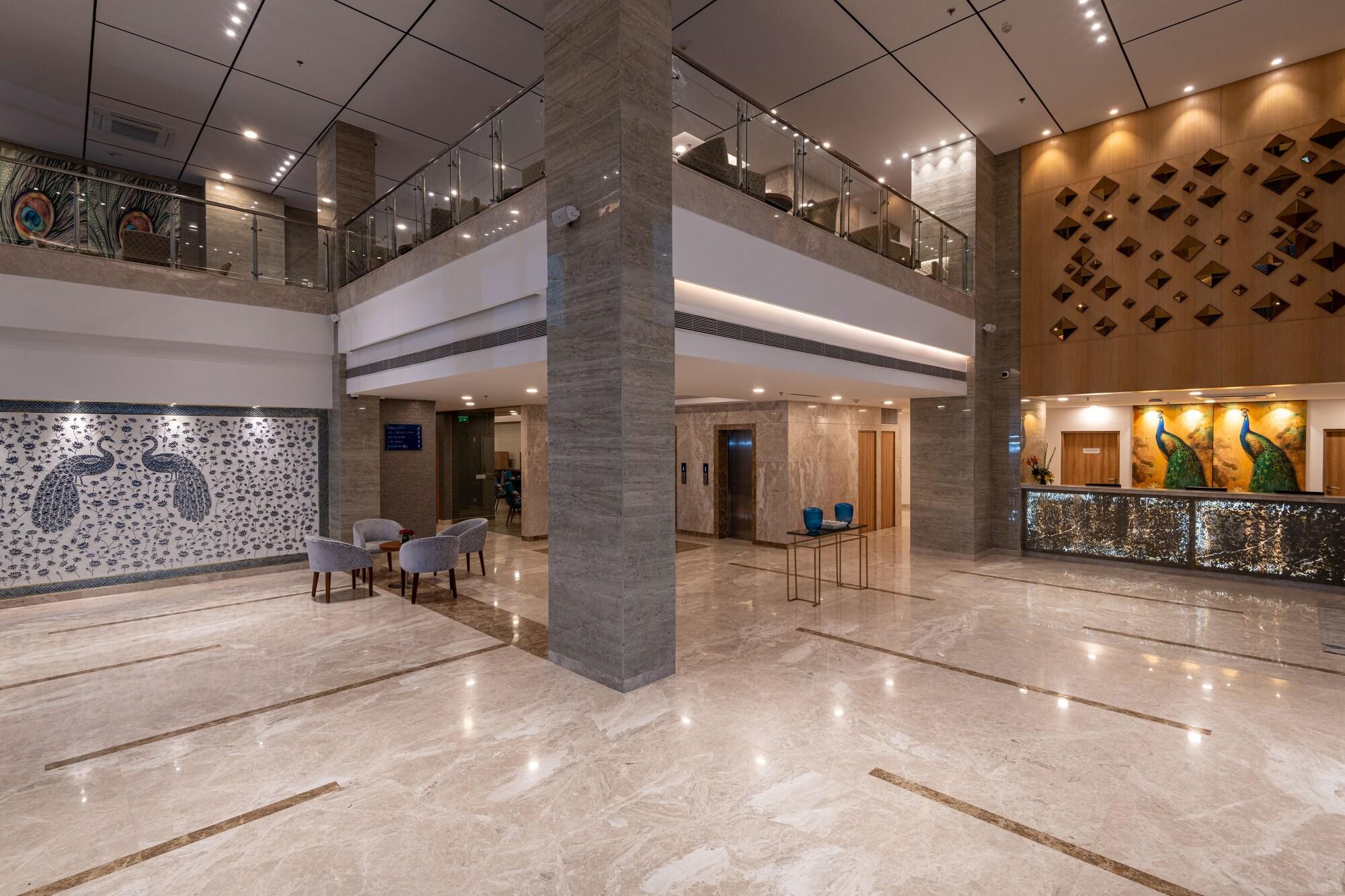 Vista Lobby ExpoInn Suites and Convention