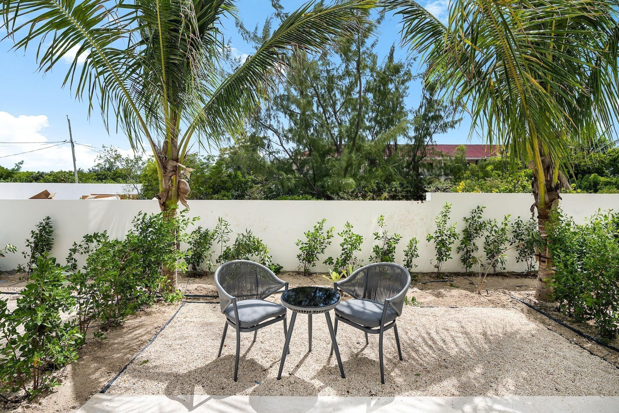 Varios Seascape Grace Bay Hotel & Townhome Villas