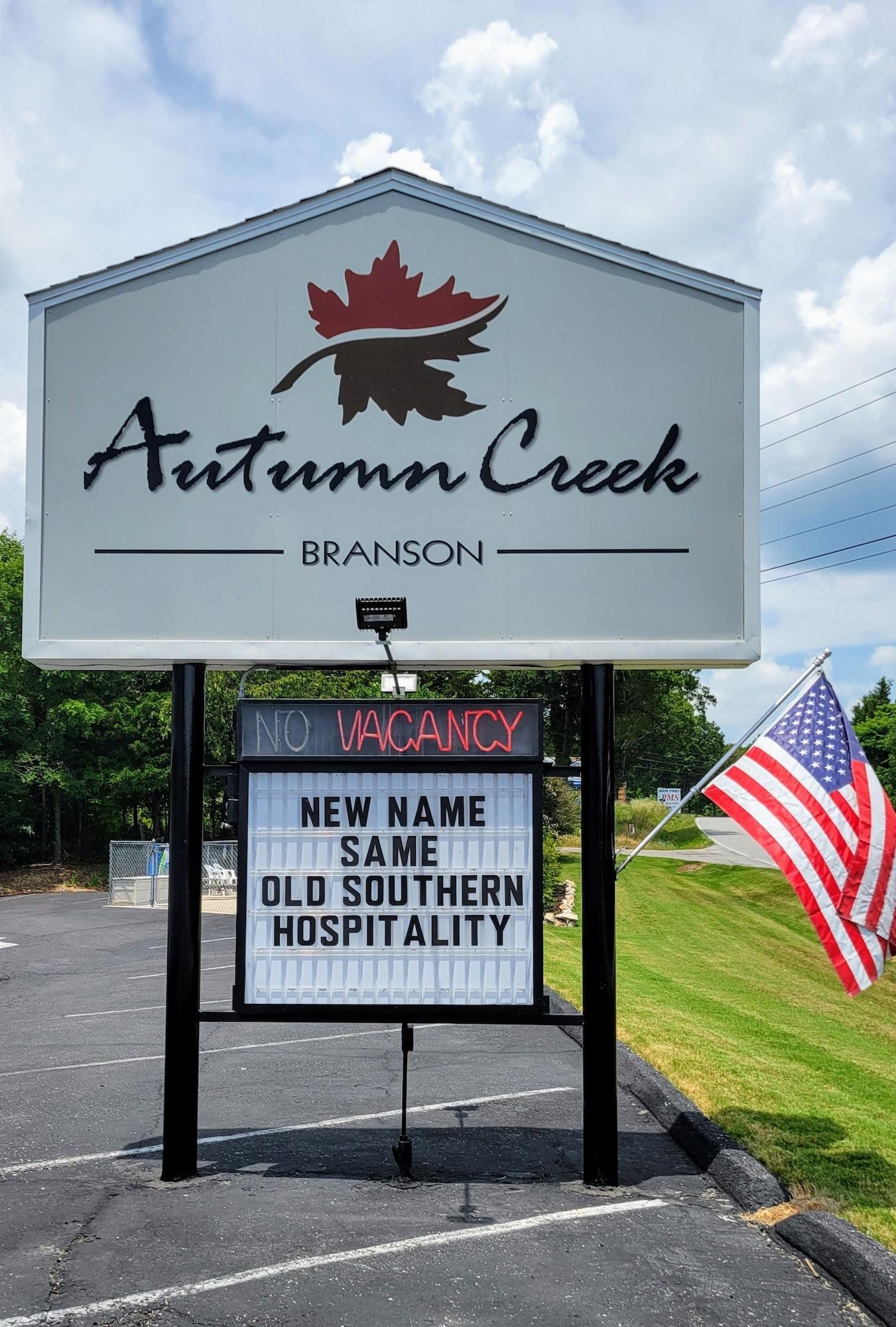 Vista Exterior Autumn Creek Branson