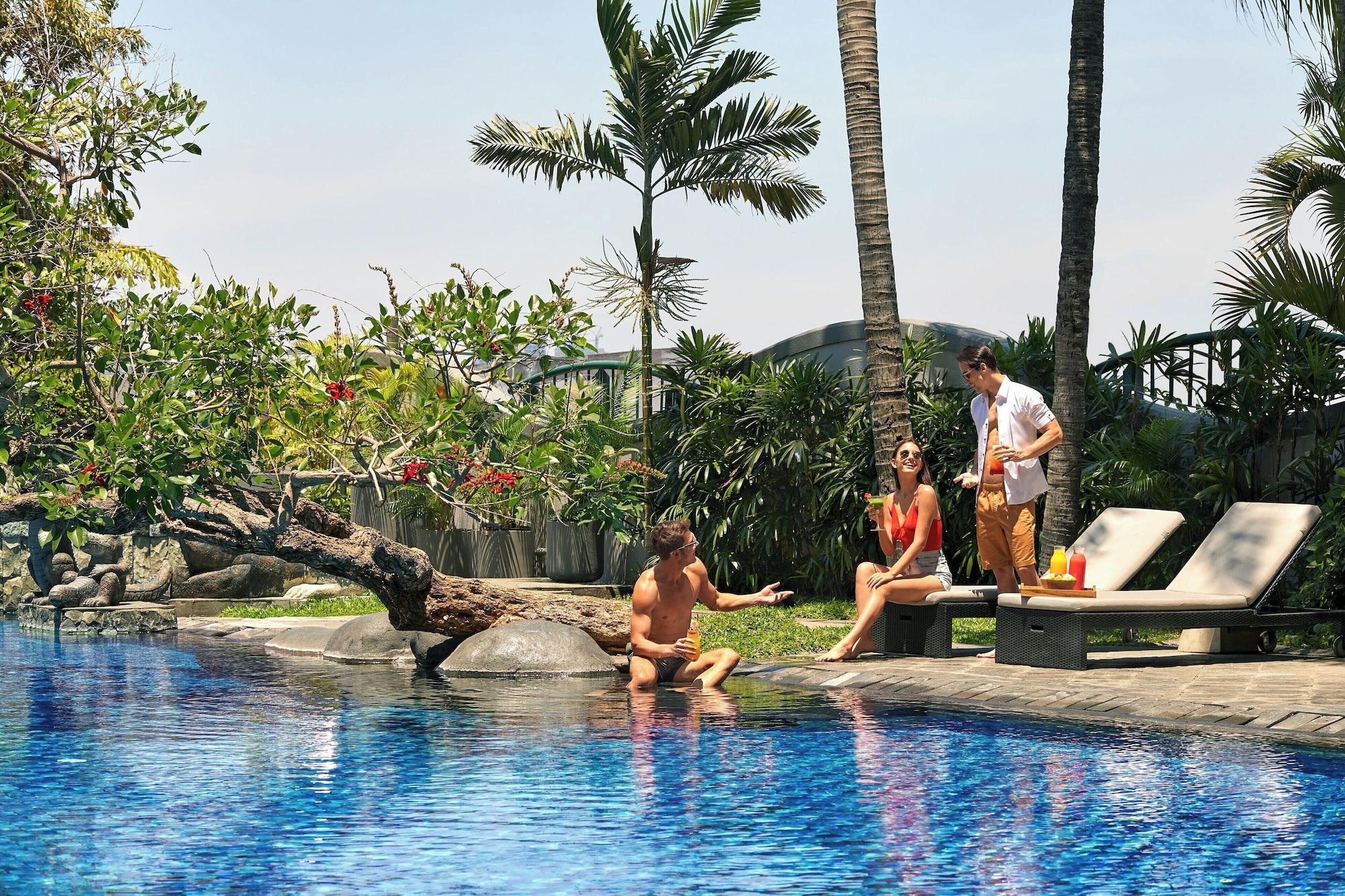 Vista Piscina Sheraton Surabaya Hotel and Towers