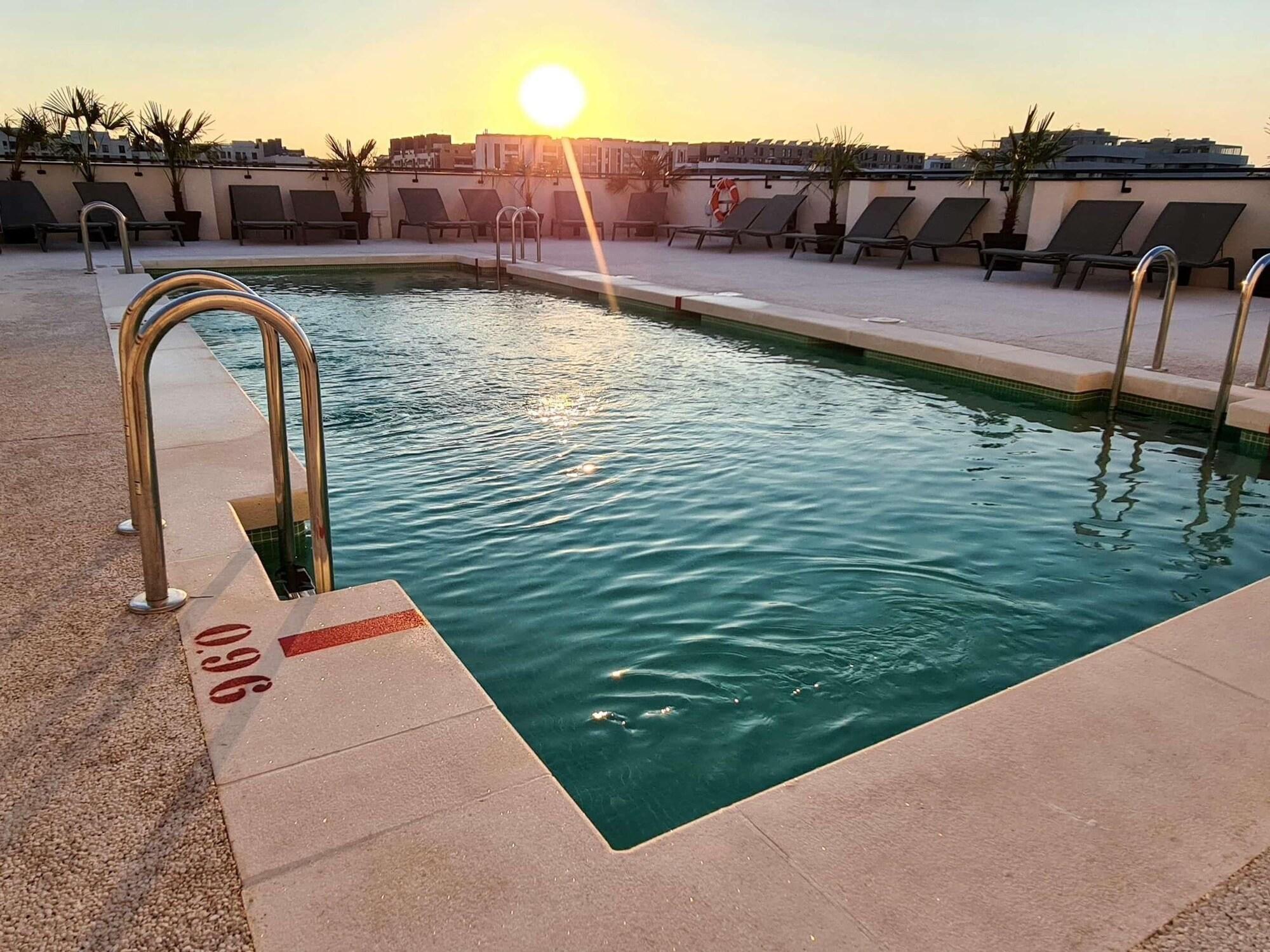 Vista Piscina ibis Styles Madrid Airport Valdebebas