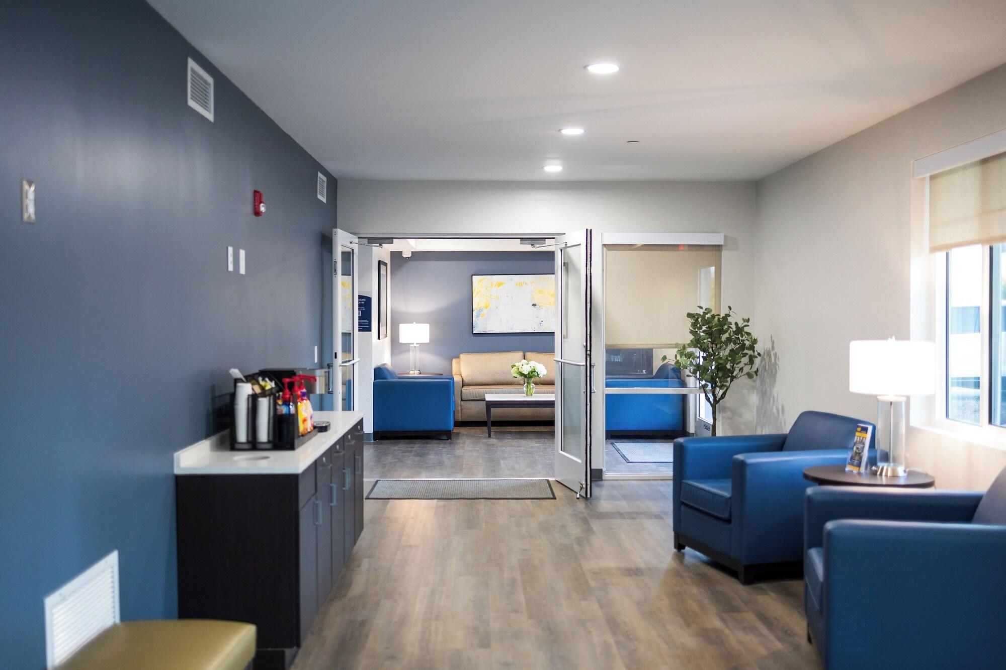 Vista Lobby stayAPT Suites College Station