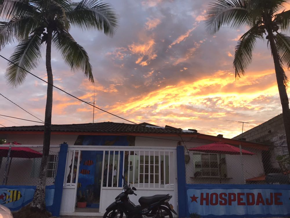 Vista Exterior Posada Shang Giovis