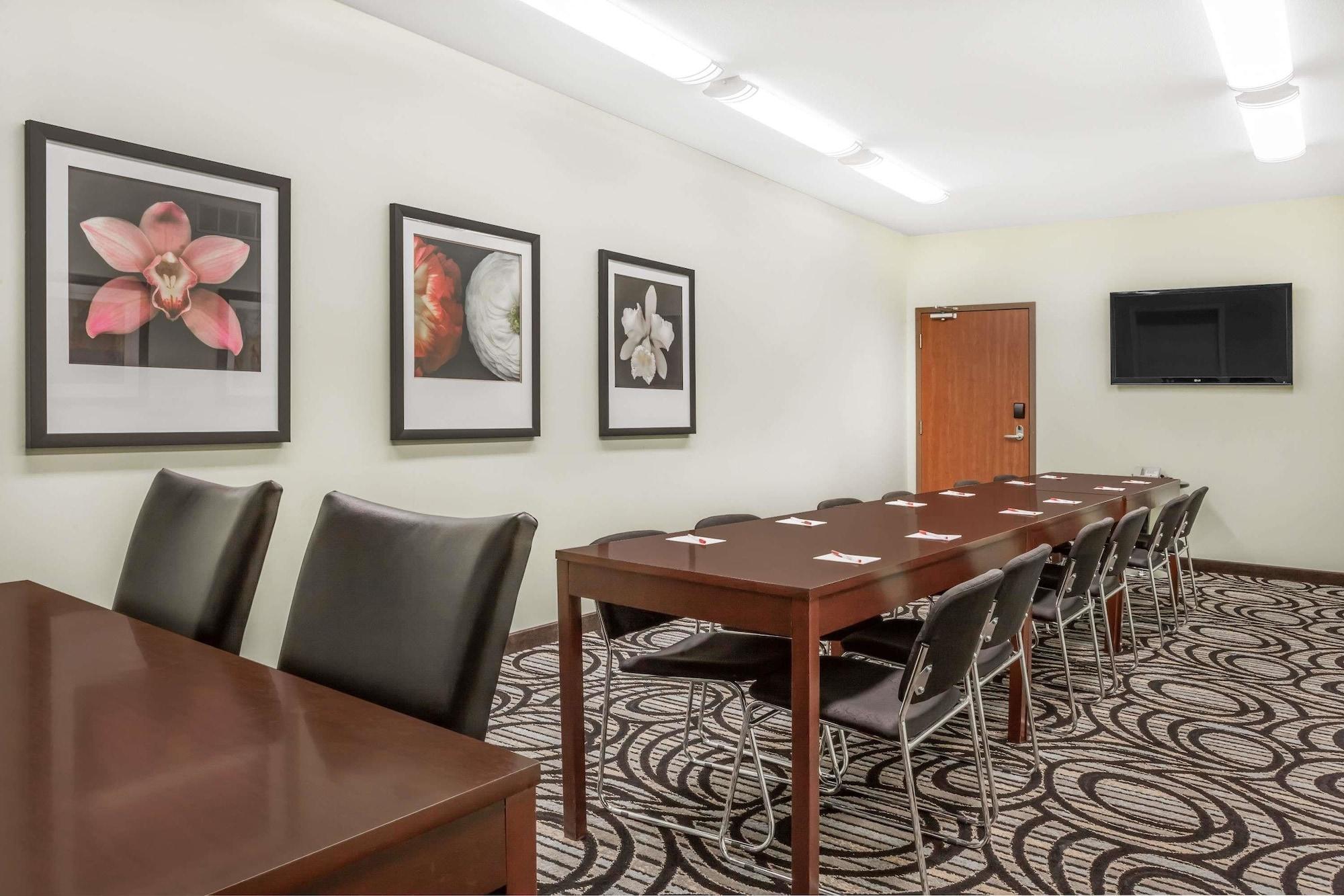 Sala de Reuniones Ramada by Wyndham Carlyle
